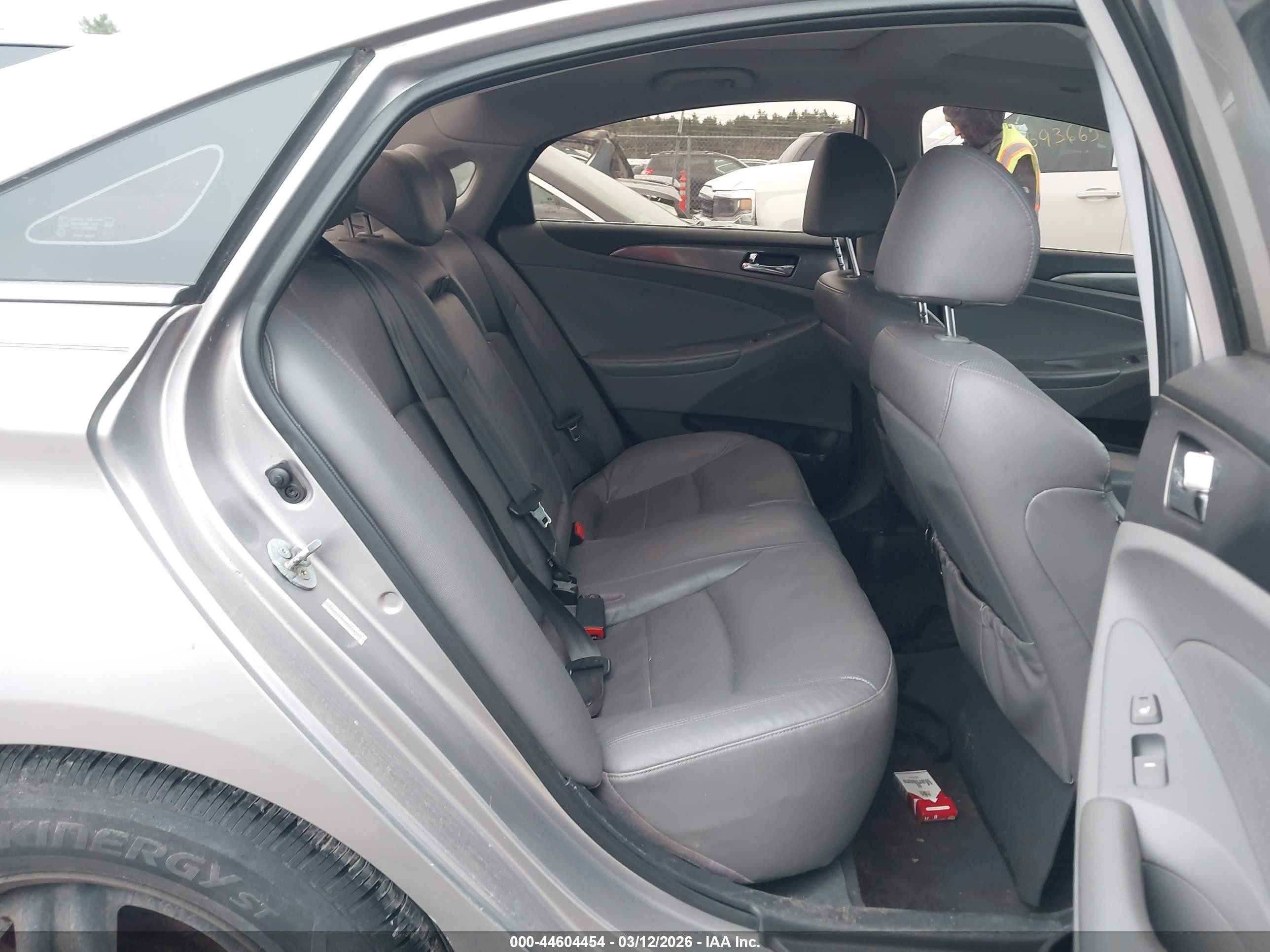 2011 Hyundai Sonata Hybrid   Silver vin: KMHEC4A43BA018975