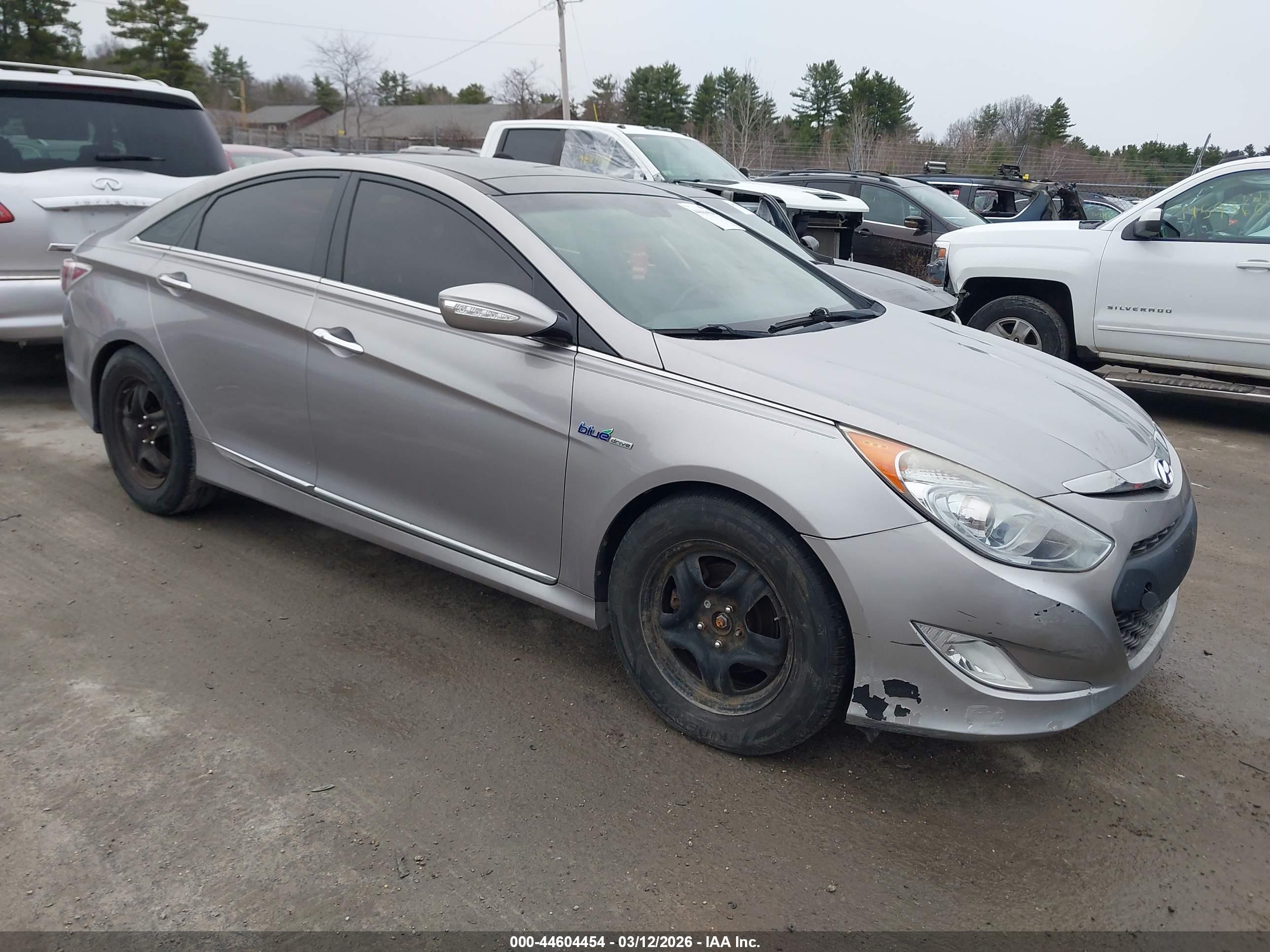 2011 Hyundai Sonata Hybrid   Silver vin: KMHEC4A43BA018975