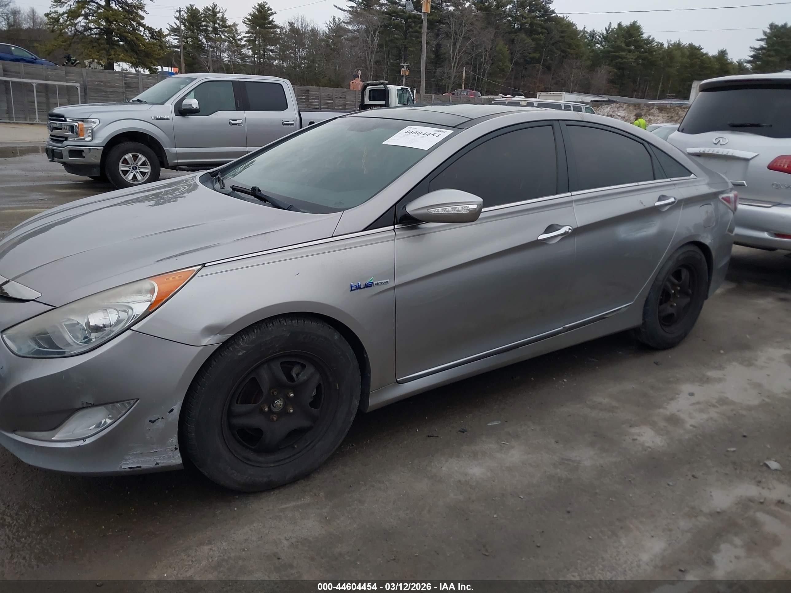 2011 Hyundai Sonata Hybrid   Silver vin: KMHEC4A43BA018975