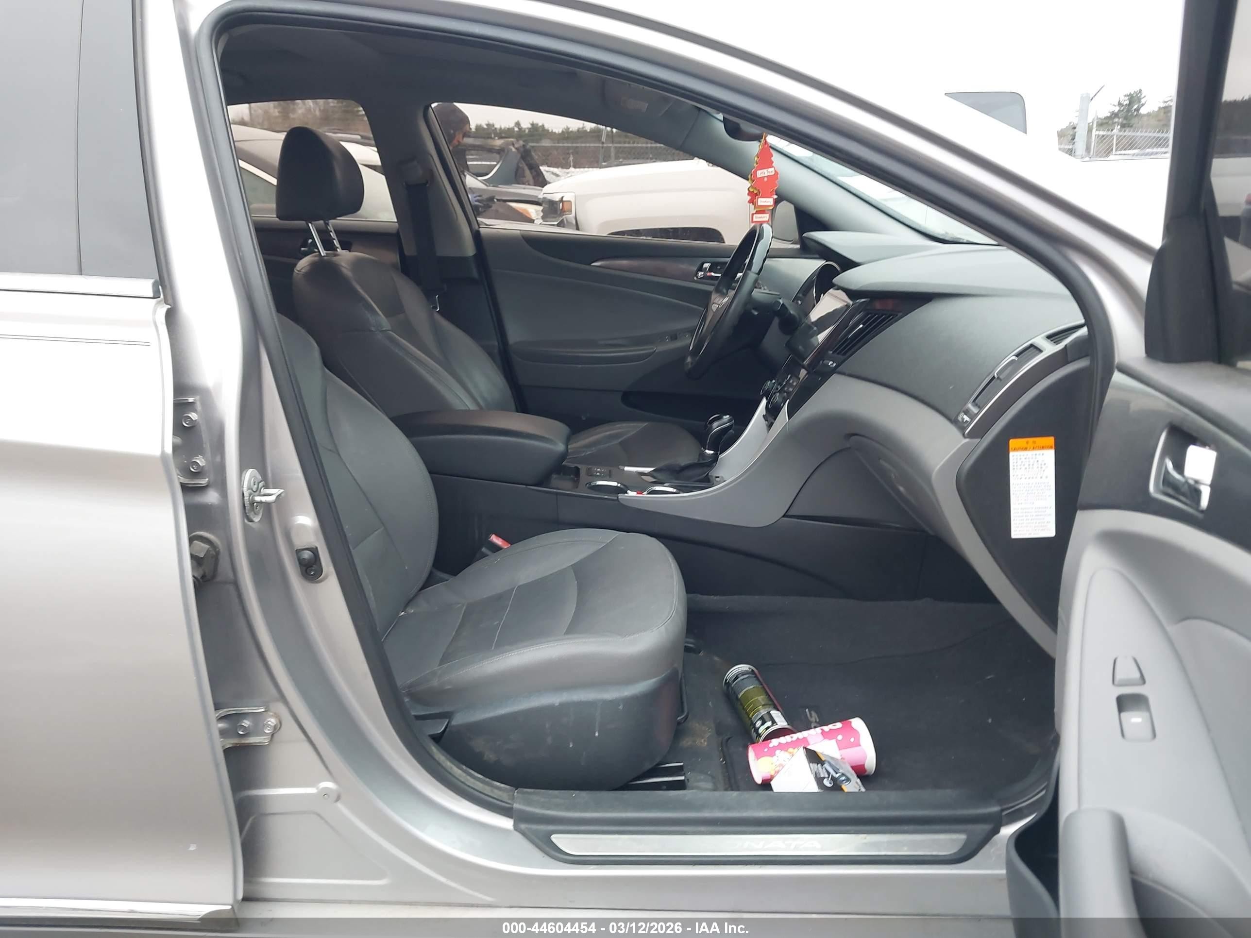 2011 Hyundai Sonata Hybrid   Silver vin: KMHEC4A43BA018975