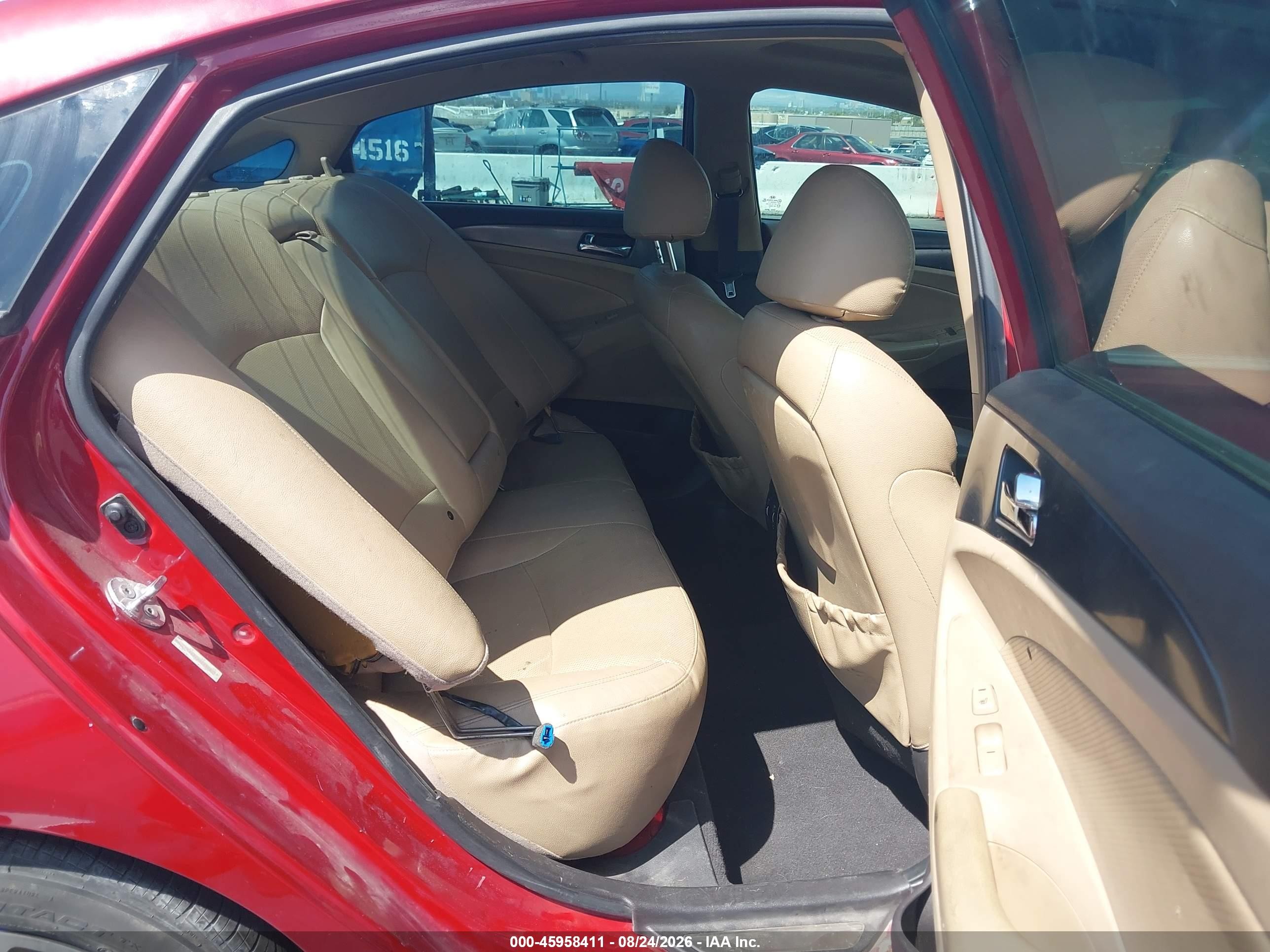 2012 Hyundai Sonata Hybrid   Red vin: KMHEC4A43CA025328