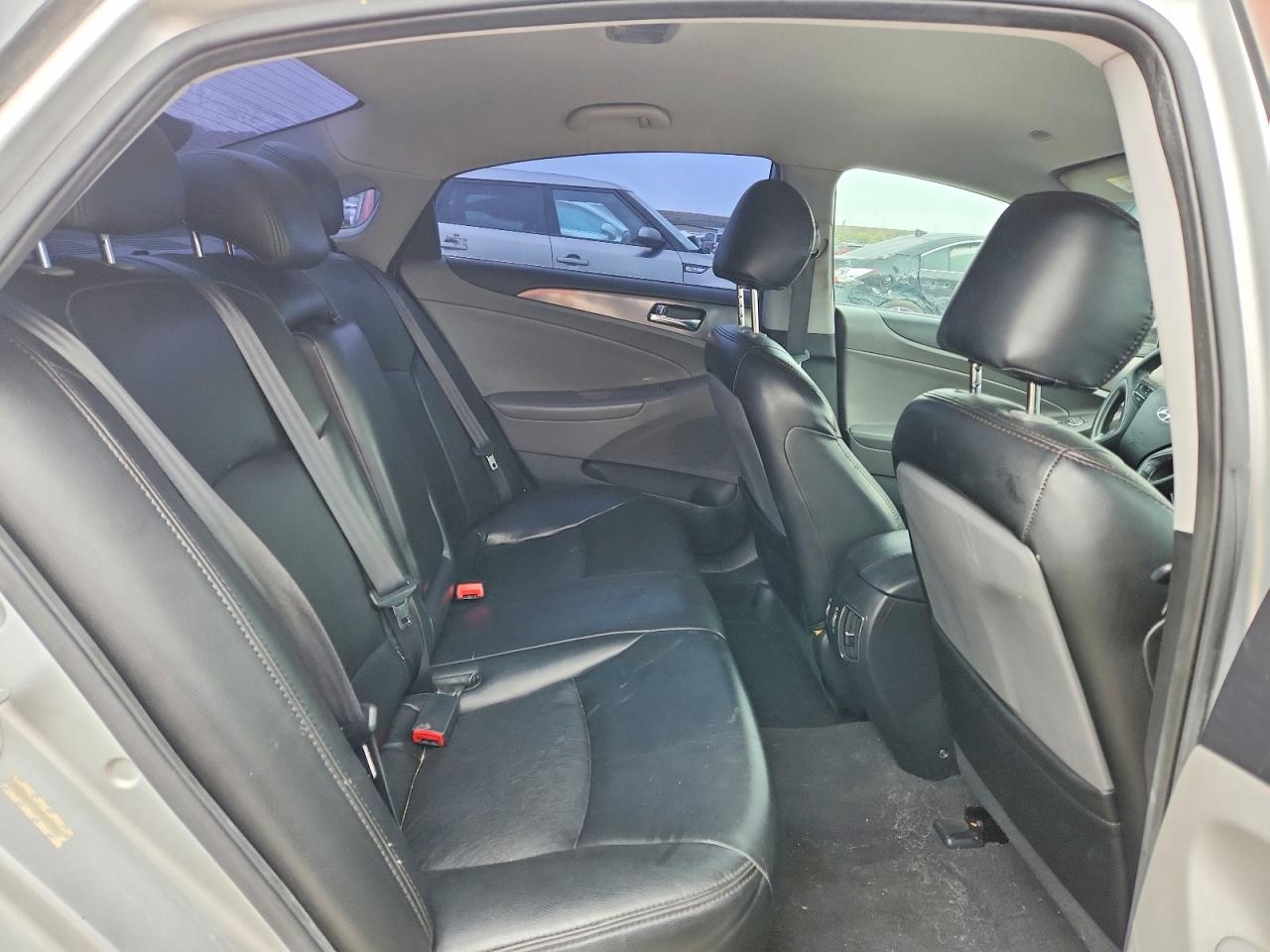 2012 Hyundai Sonata Hybrid Silver vin: KMHEC4A43CA035549