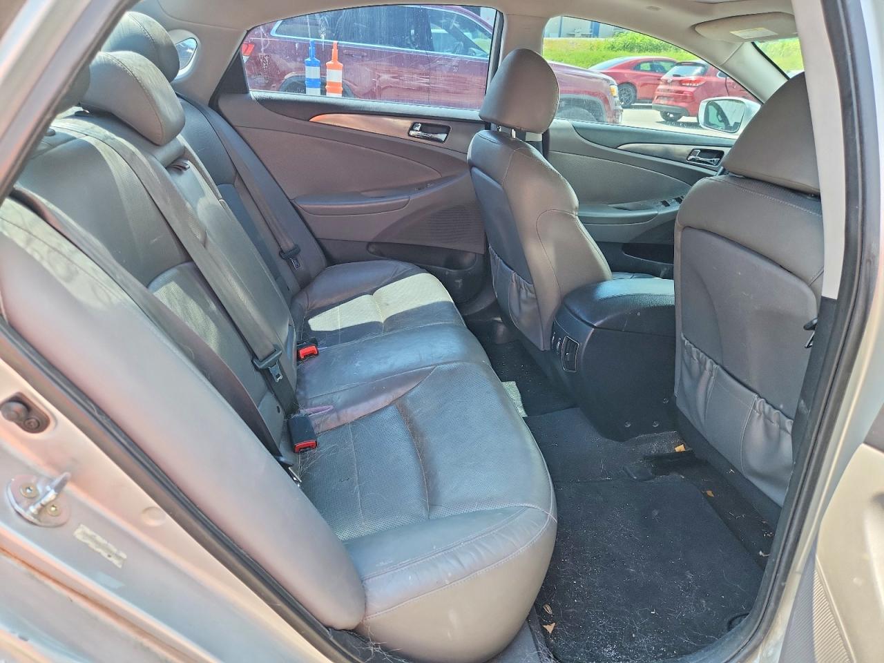 2012 Hyundai Sonata Silver vin: KMHEC4A43CA041660