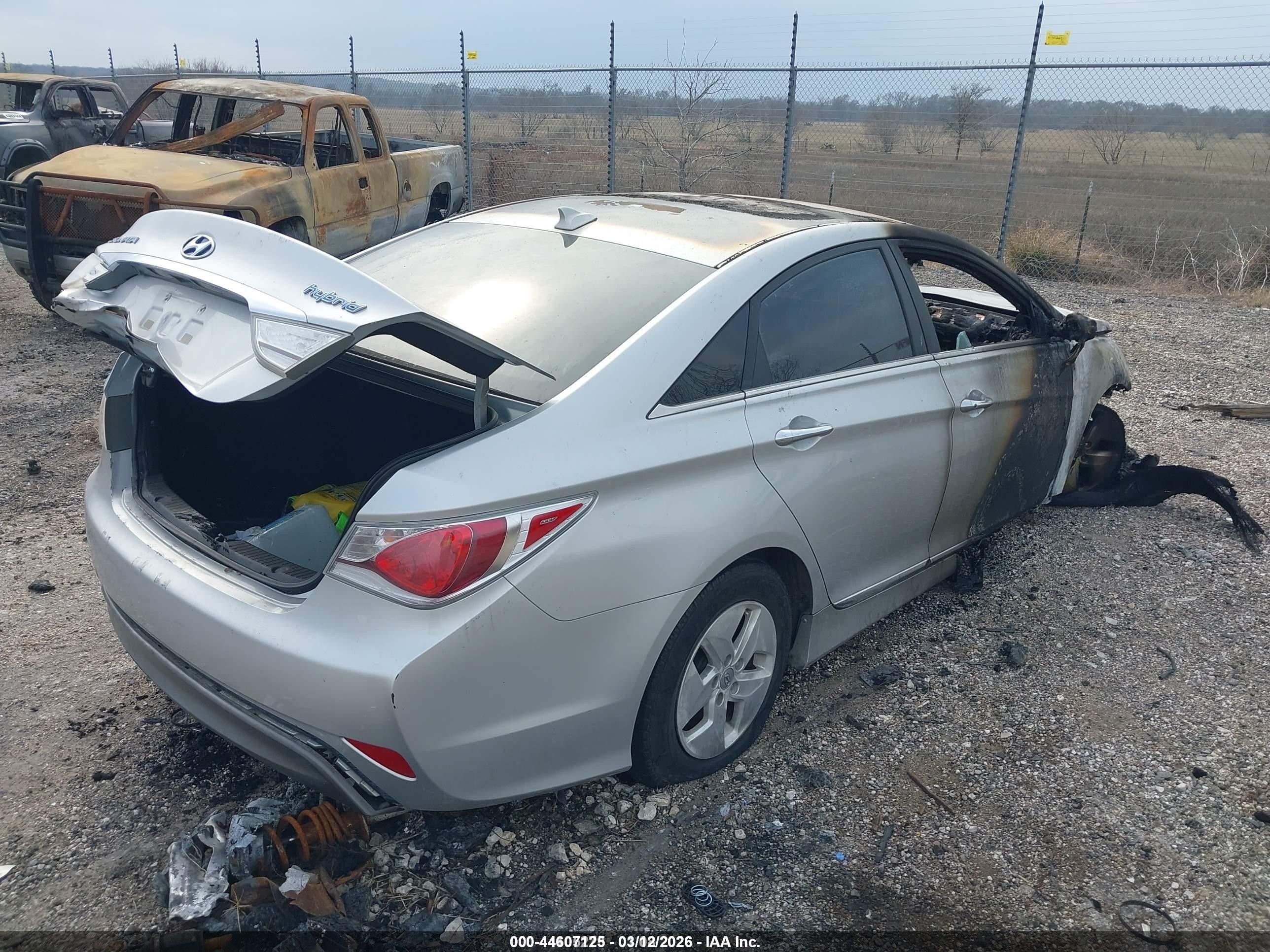 2012 Hyundai Sonata Hybrid   Silver vin: KMHEC4A43CA055445