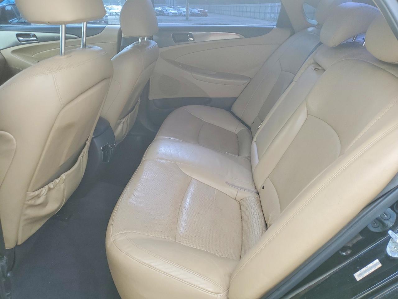 2012 Hyundai Sonata Hybrid Black vin: KMHEC4A43CA059351
