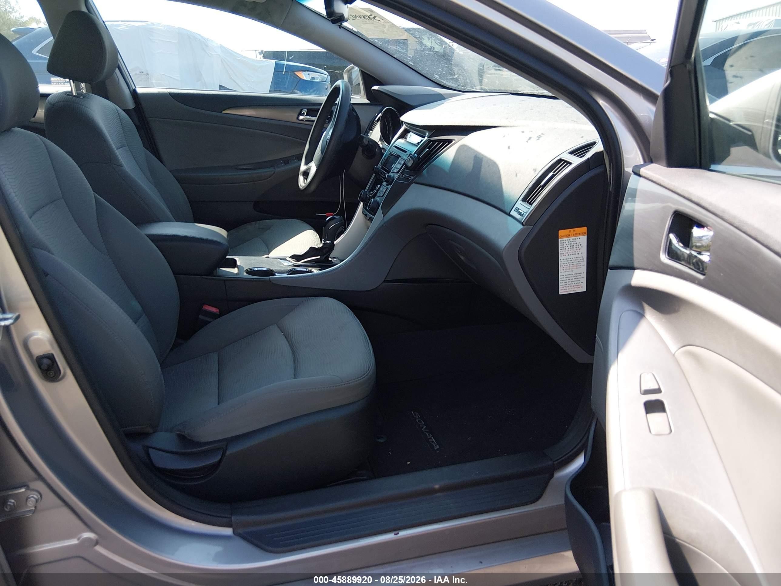 2012 Hyundai Sonata Hybrid   Silver vin: KMHEC4A43CA059964