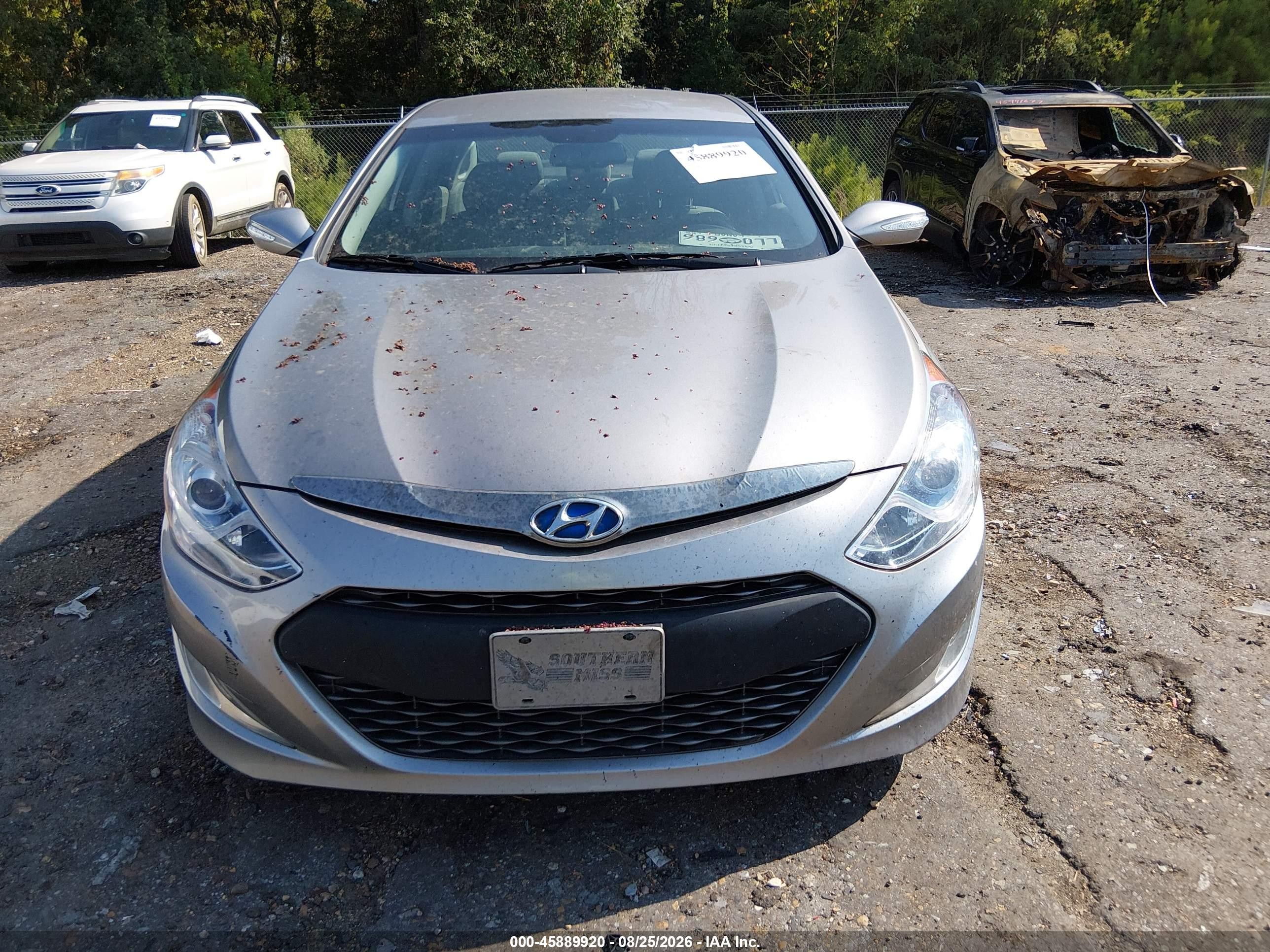 2012 Hyundai Sonata Hybrid   Silver vin: KMHEC4A43CA059964