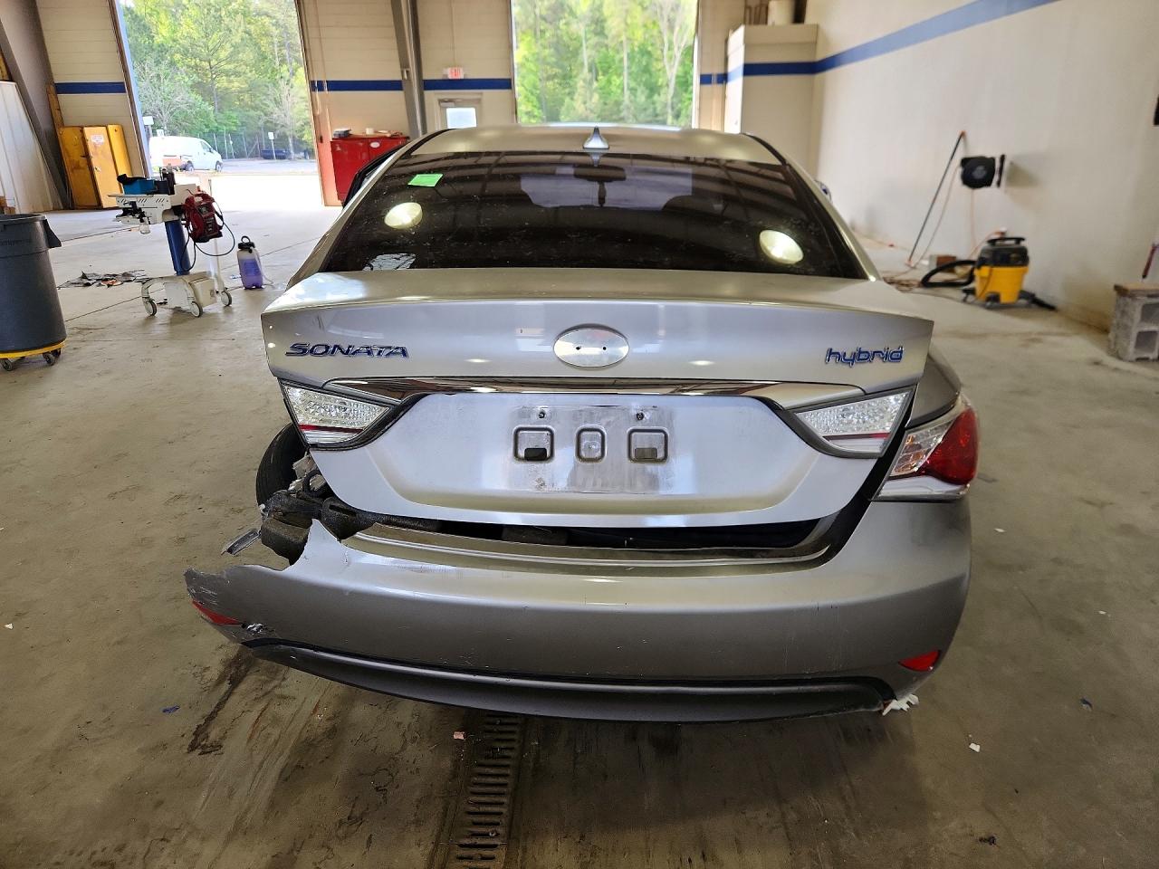 2013 Hyundai Sonata Hybrid Серебряный vin: KMHEC4A43DA064826