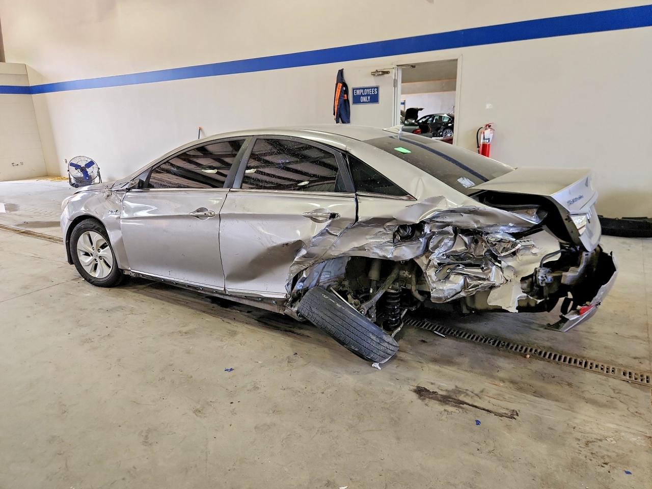 2013 Hyundai Sonata Hybrid Серебряный vin: KMHEC4A43DA064826