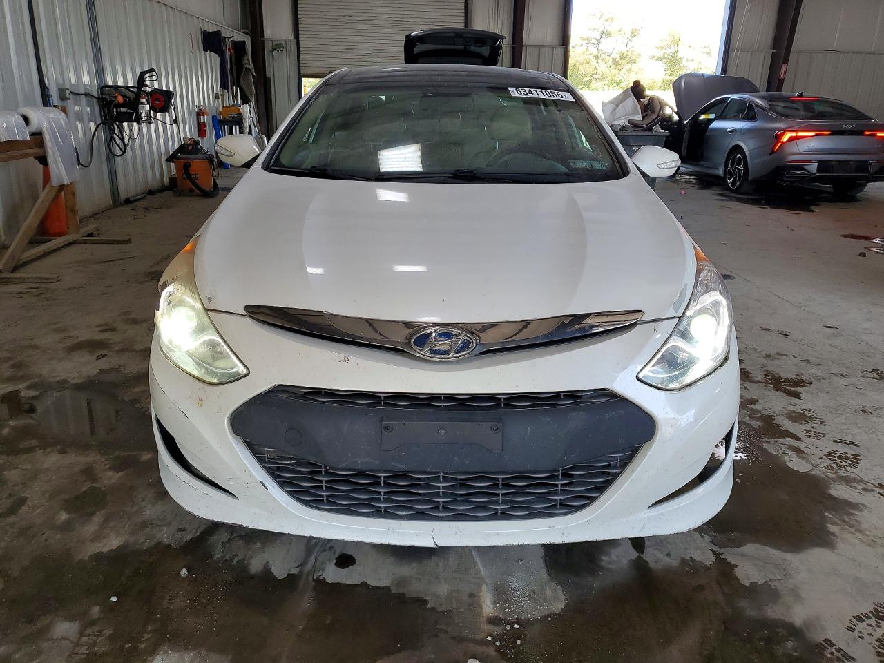 2013 Hyundai Sonata Hybrid White vin: KMHEC4A43DA068147