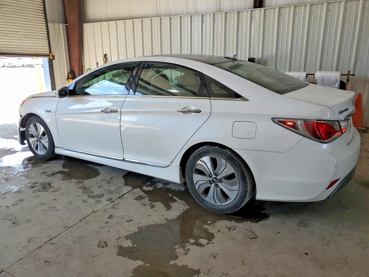 2013 Hyundai Sonata Hybrid White vin: KMHEC4A43DA068147
