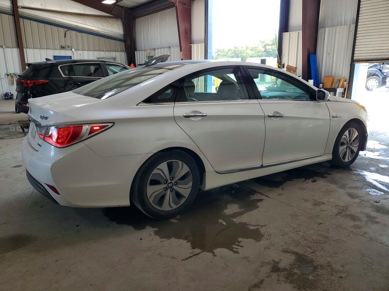 2013 Hyundai Sonata Hybrid White vin: KMHEC4A43DA068147
