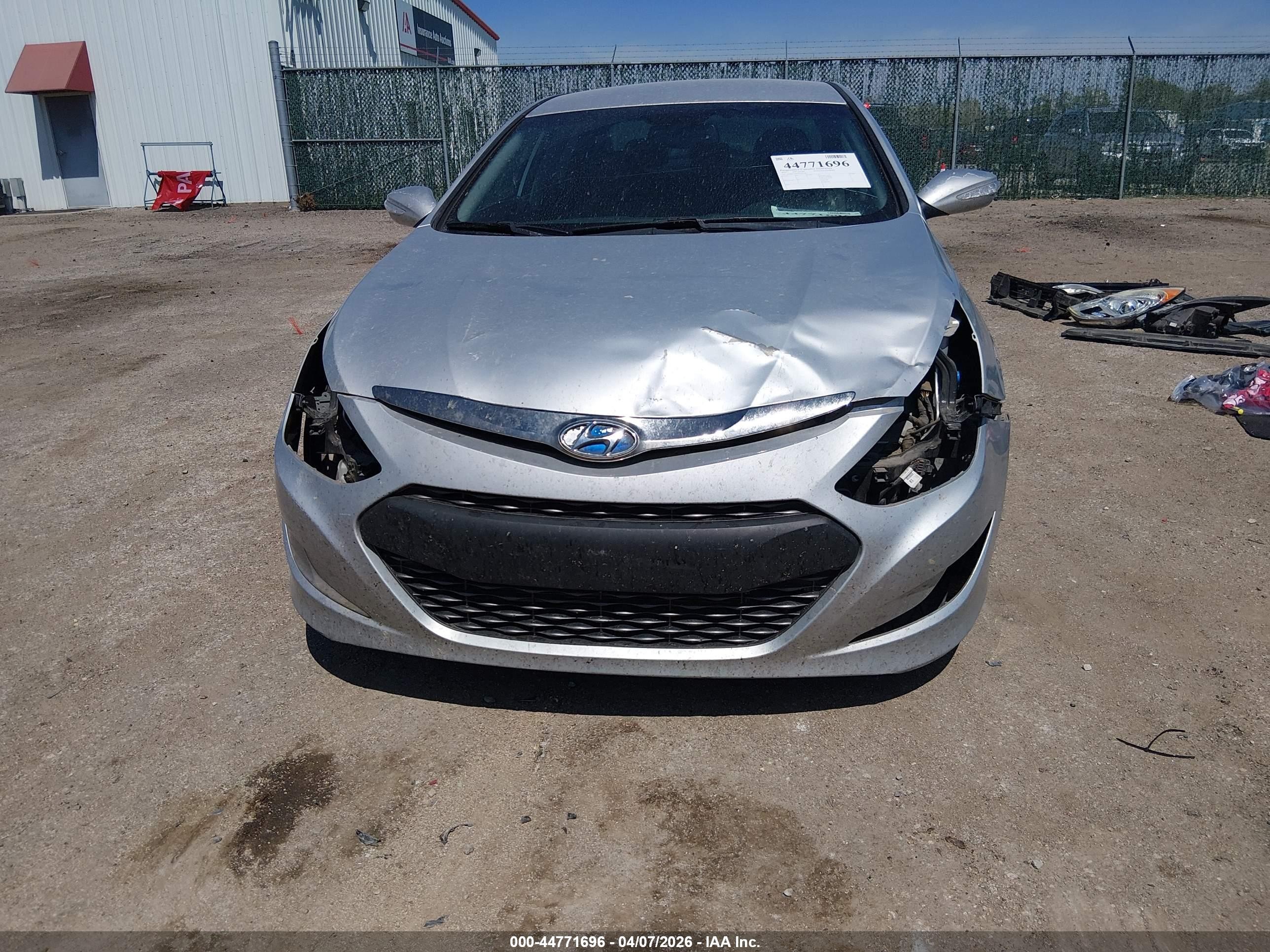 2013 Hyundai Sonata Hybrid Limited Silver vin: KMHEC4A43DA093646