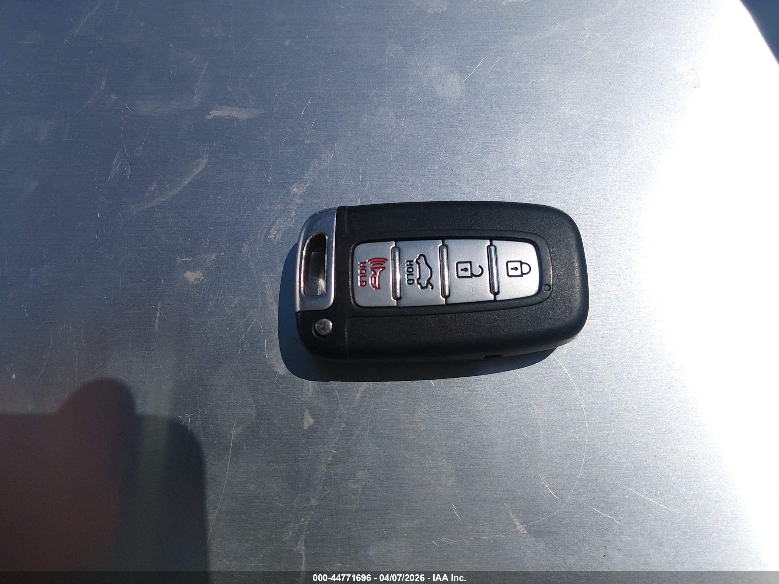 2013 Hyundai Sonata Hybrid Limited Silver vin: KMHEC4A43DA093646