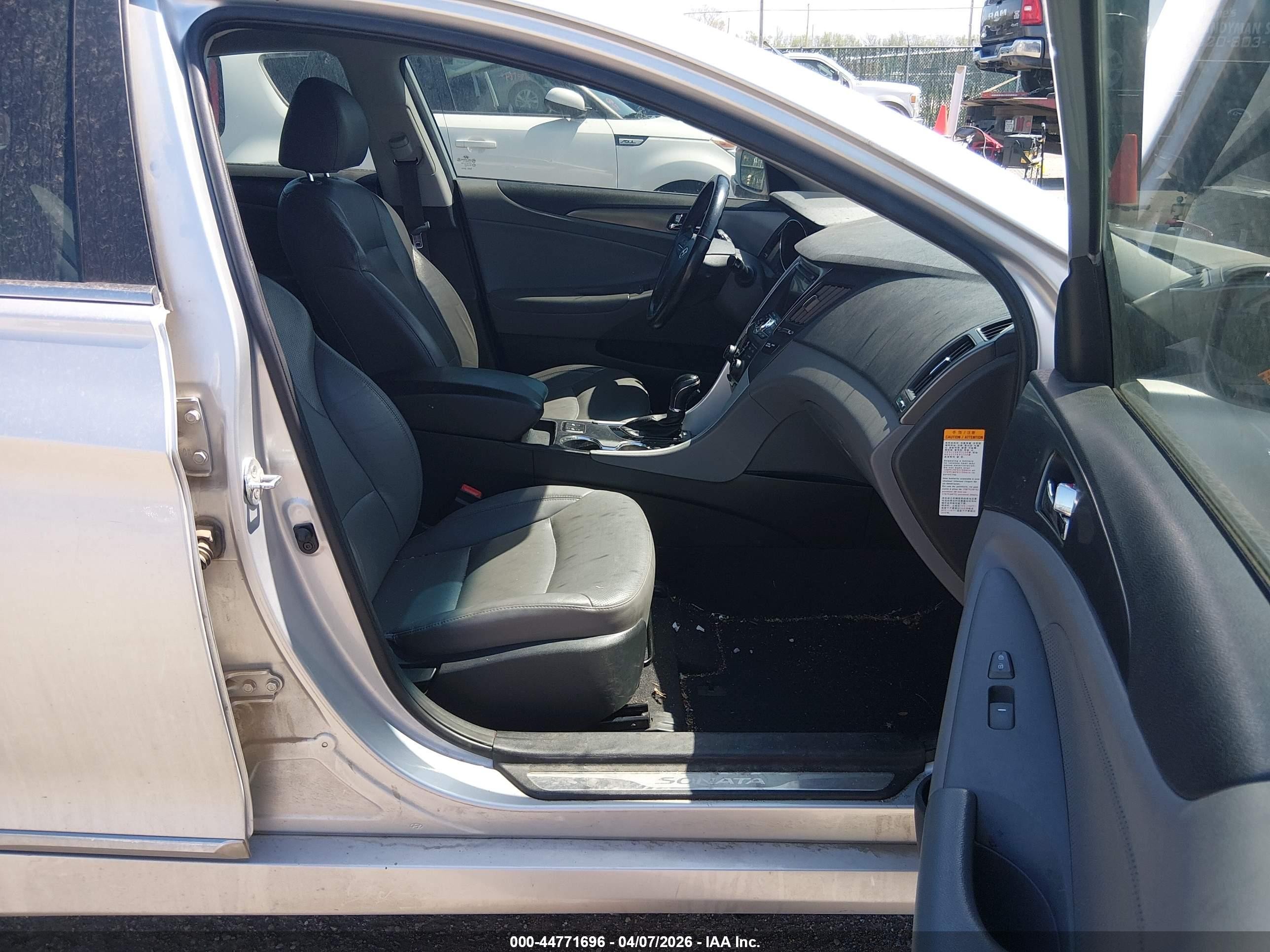 2013 Hyundai Sonata Hybrid Limited Silver vin: KMHEC4A43DA093646