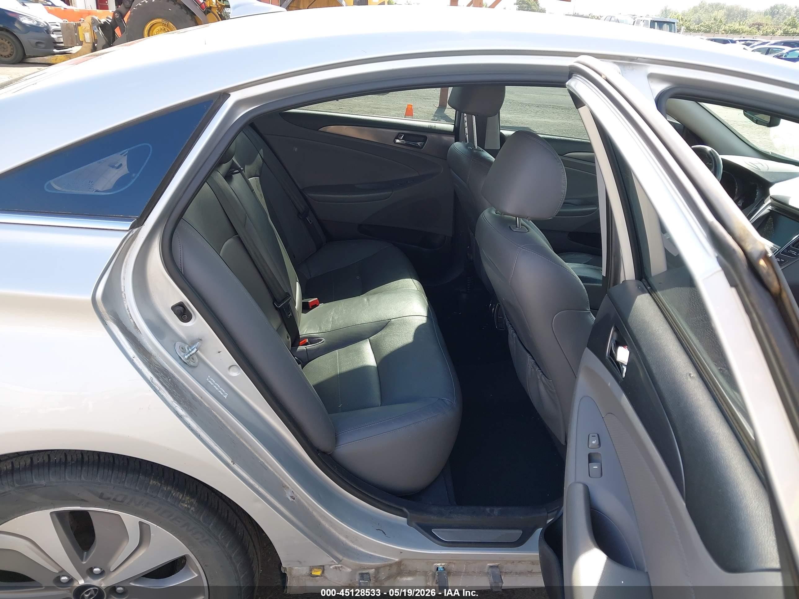 2013 Hyundai Sonata Hybrid Limited Silver vin: KMHEC4A43DA097356