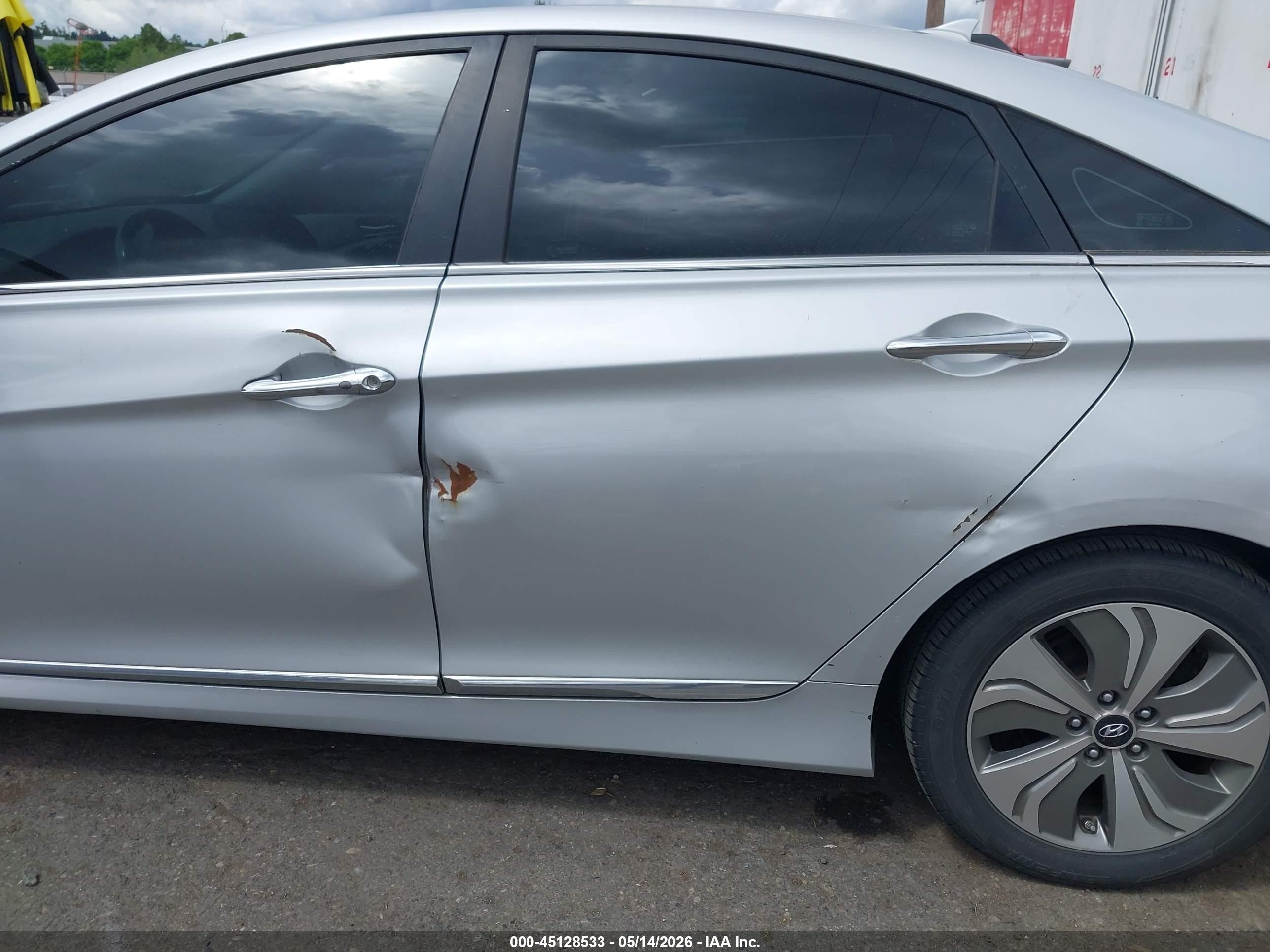 2013 Hyundai Sonata Hybrid Limited Silver vin: KMHEC4A43DA097356