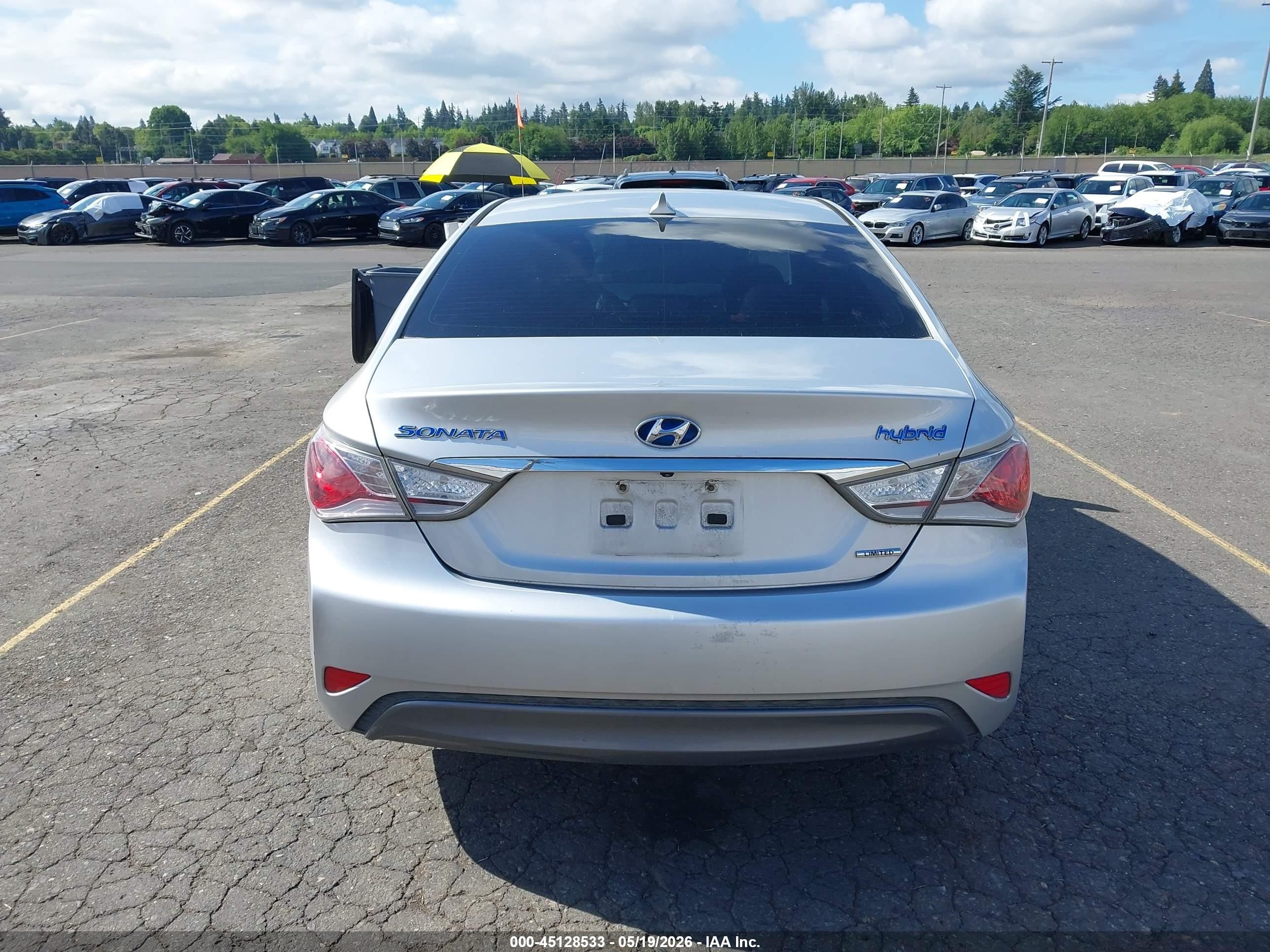 2013 Hyundai Sonata Hybrid Limited Silver vin: KMHEC4A43DA097356