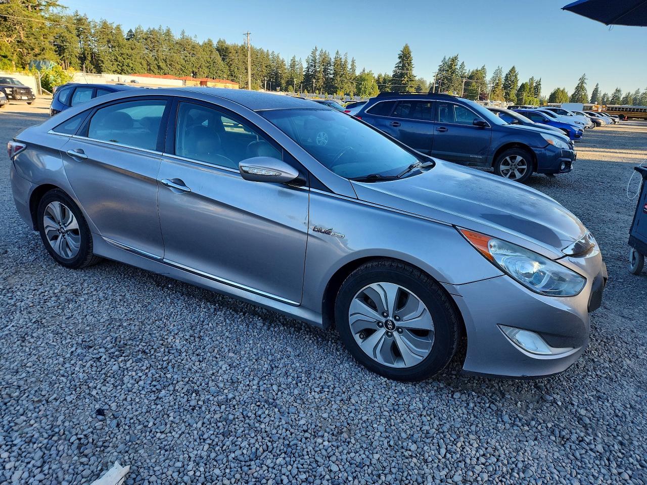 2013 Hyundai Sonata Hybrid Silver vin: KMHEC4A43DA100076