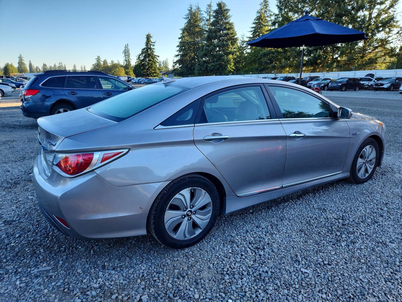 2013 Hyundai Sonata Hybrid Silver vin: KMHEC4A43DA100076