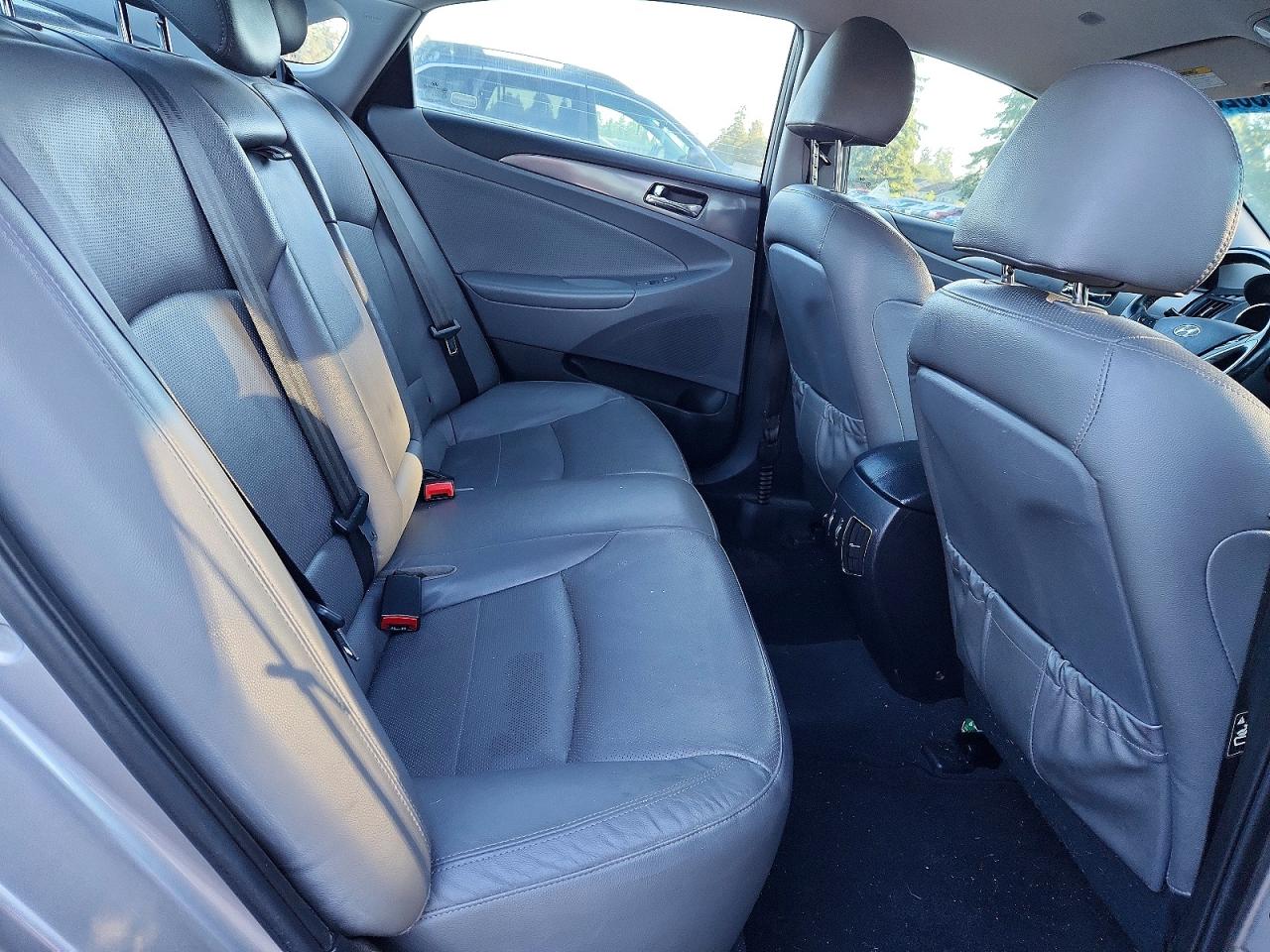 2013 Hyundai Sonata Hybrid Silver vin: KMHEC4A43DA100076