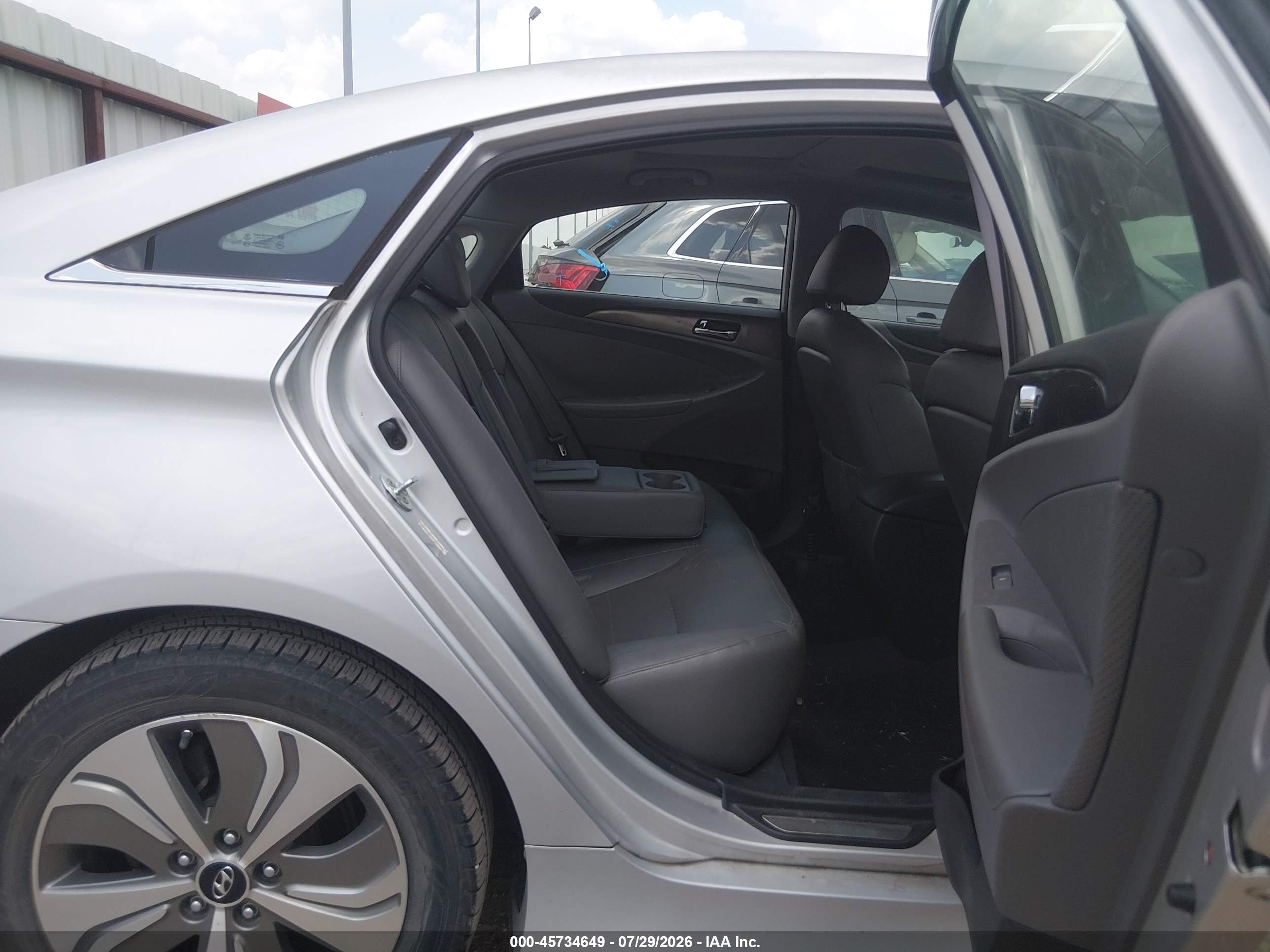 2014 Hyundai Sonata Hybrid Limited Silver vin: KMHEC4A43EA116389