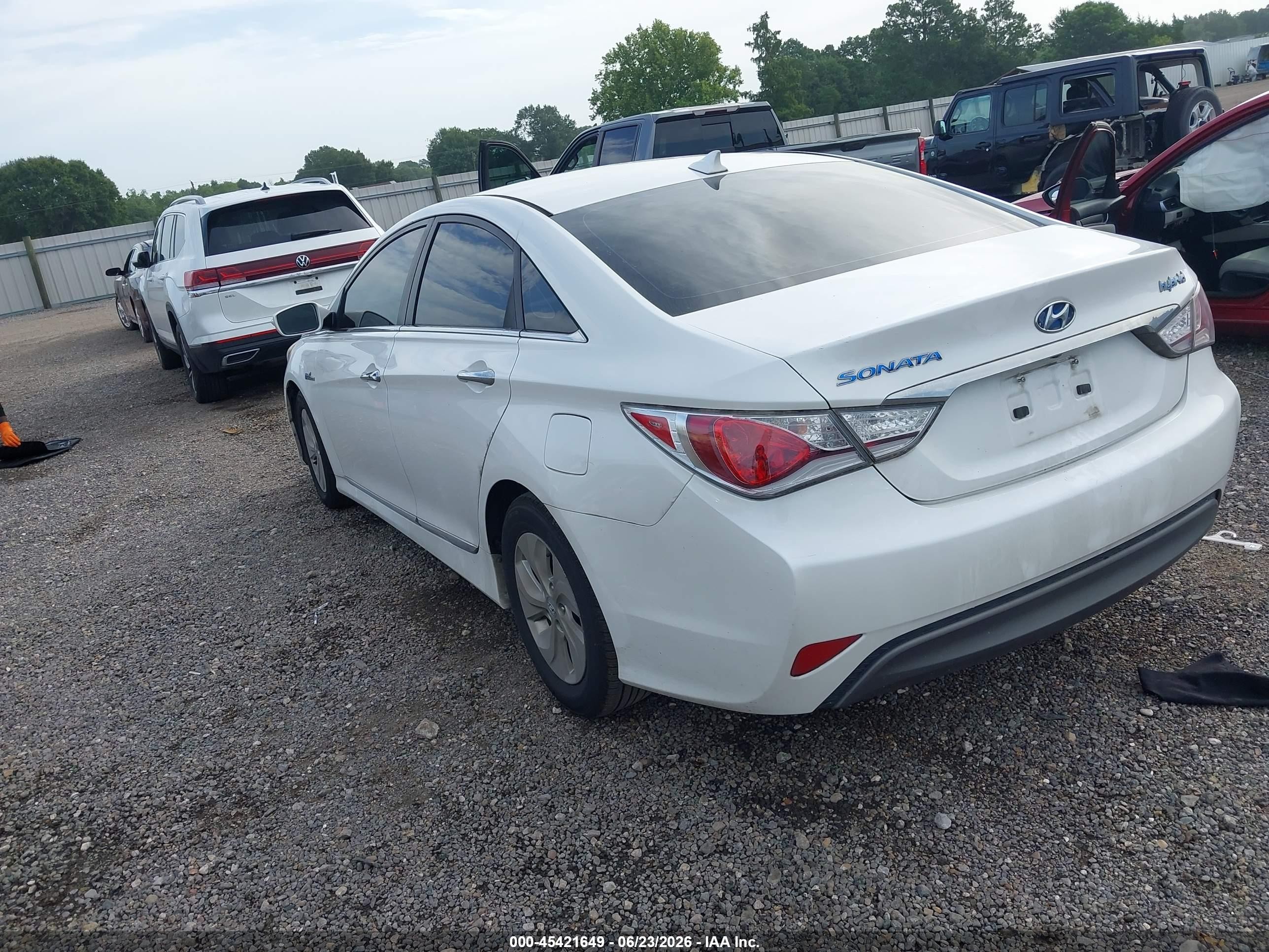 2014 Hyundai Sonata Hybrid   White vin: KMHEC4A43EA116652