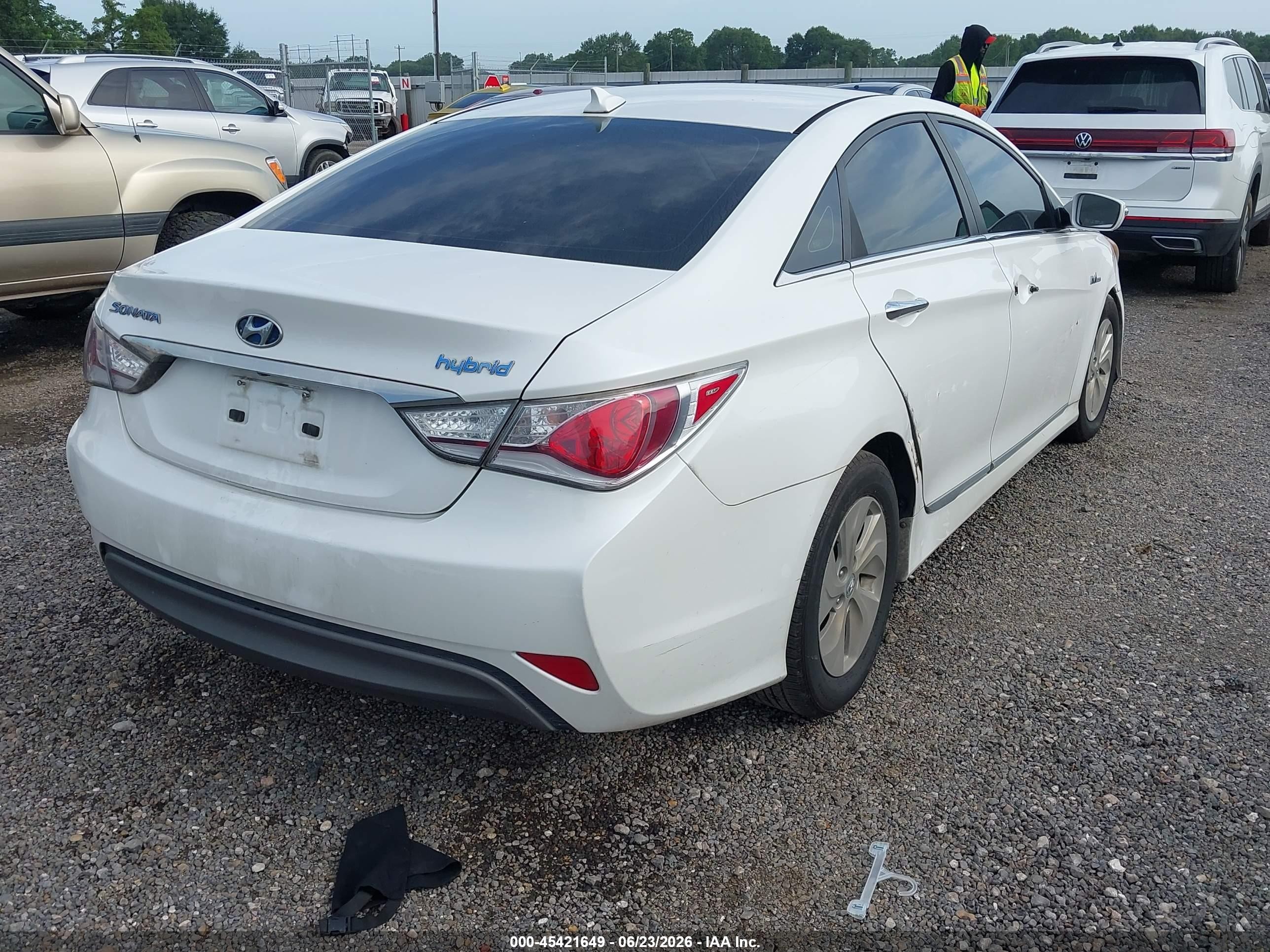2014 Hyundai Sonata Hybrid   White vin: KMHEC4A43EA116652
