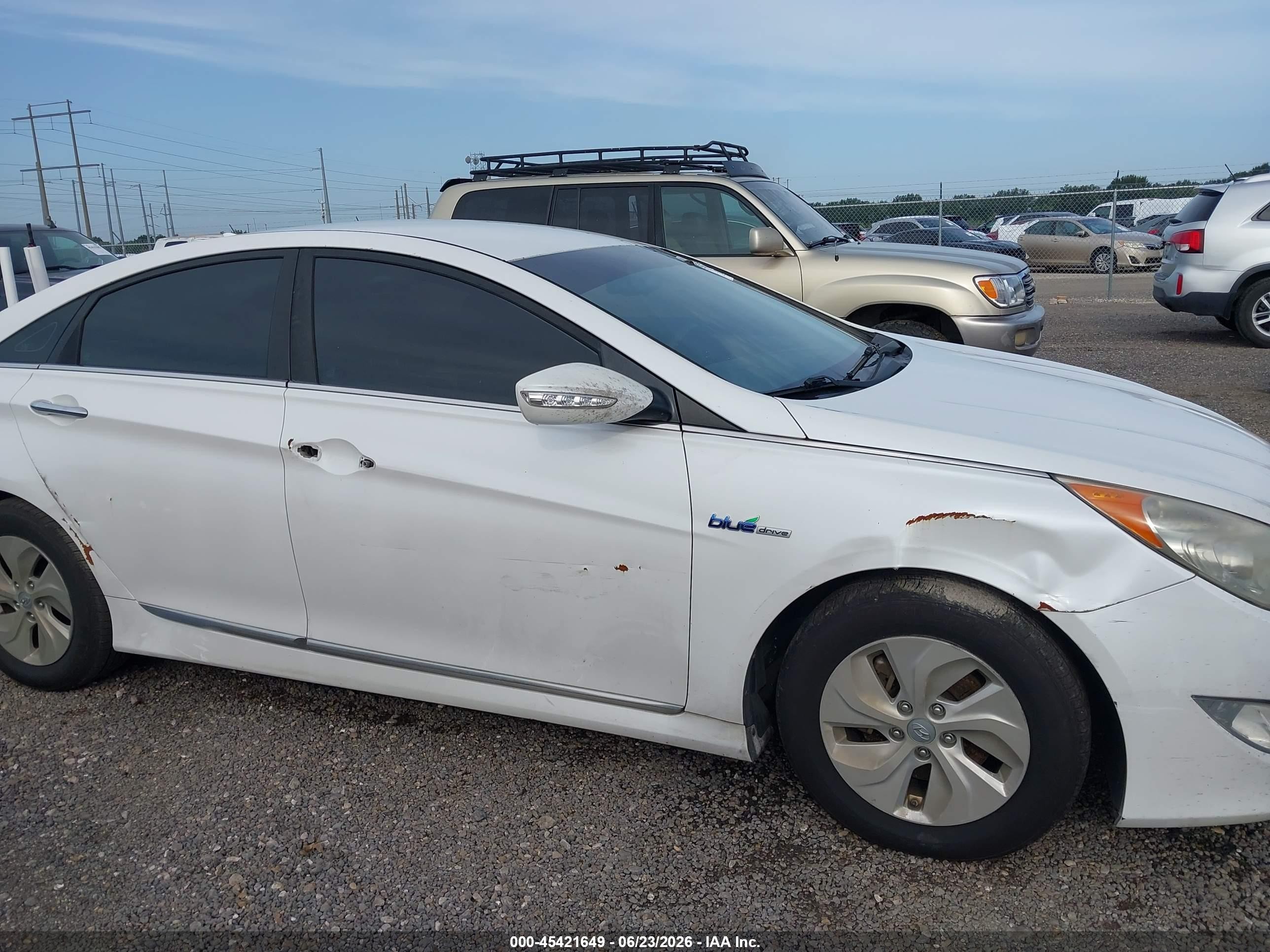 2014 Hyundai Sonata Hybrid   White vin: KMHEC4A43EA116652