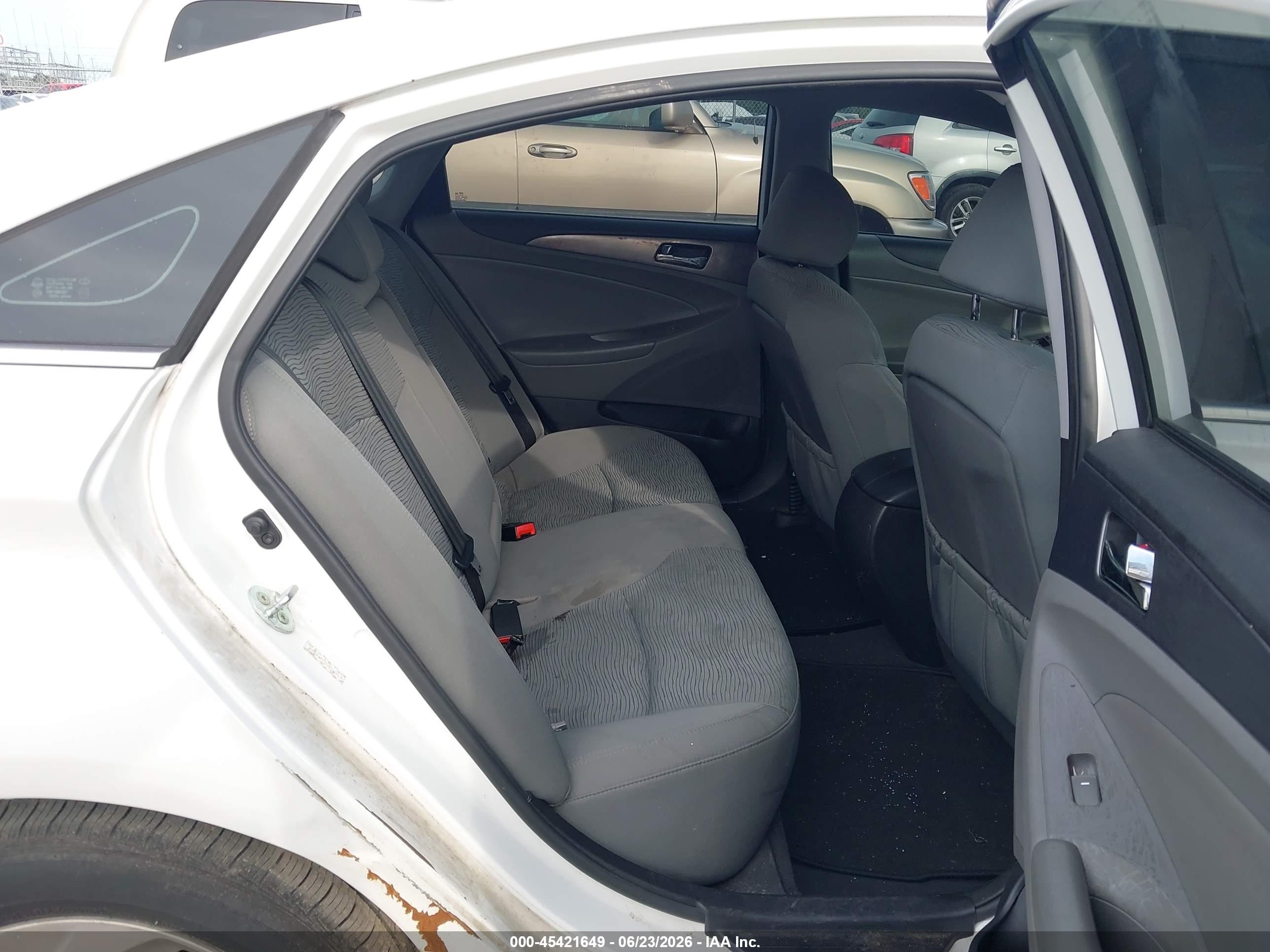 2014 Hyundai Sonata Hybrid   White vin: KMHEC4A43EA116652