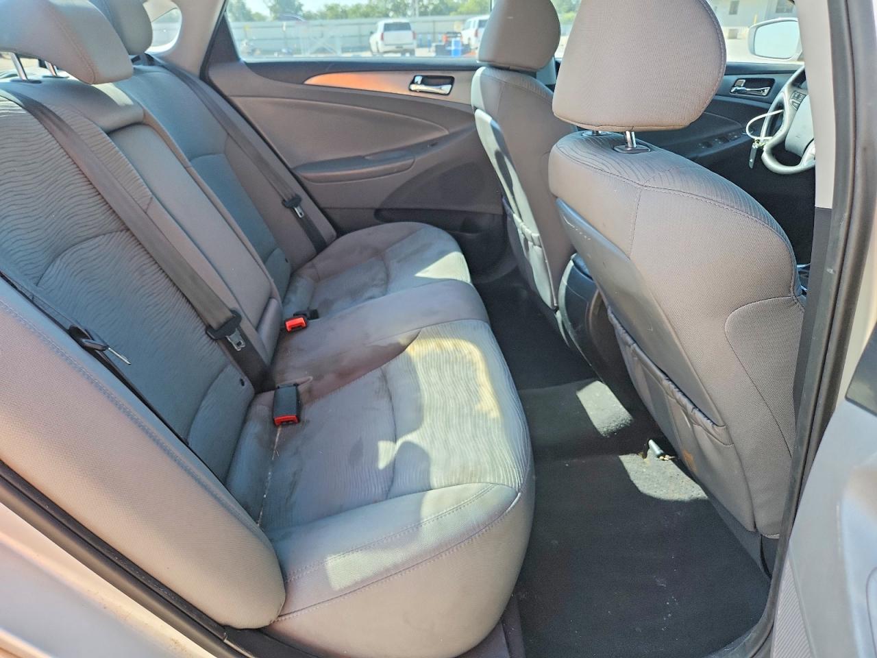 2015 Hyundai Sonata Hybrid Base Silver vin: KMHEC4A43FA119276
