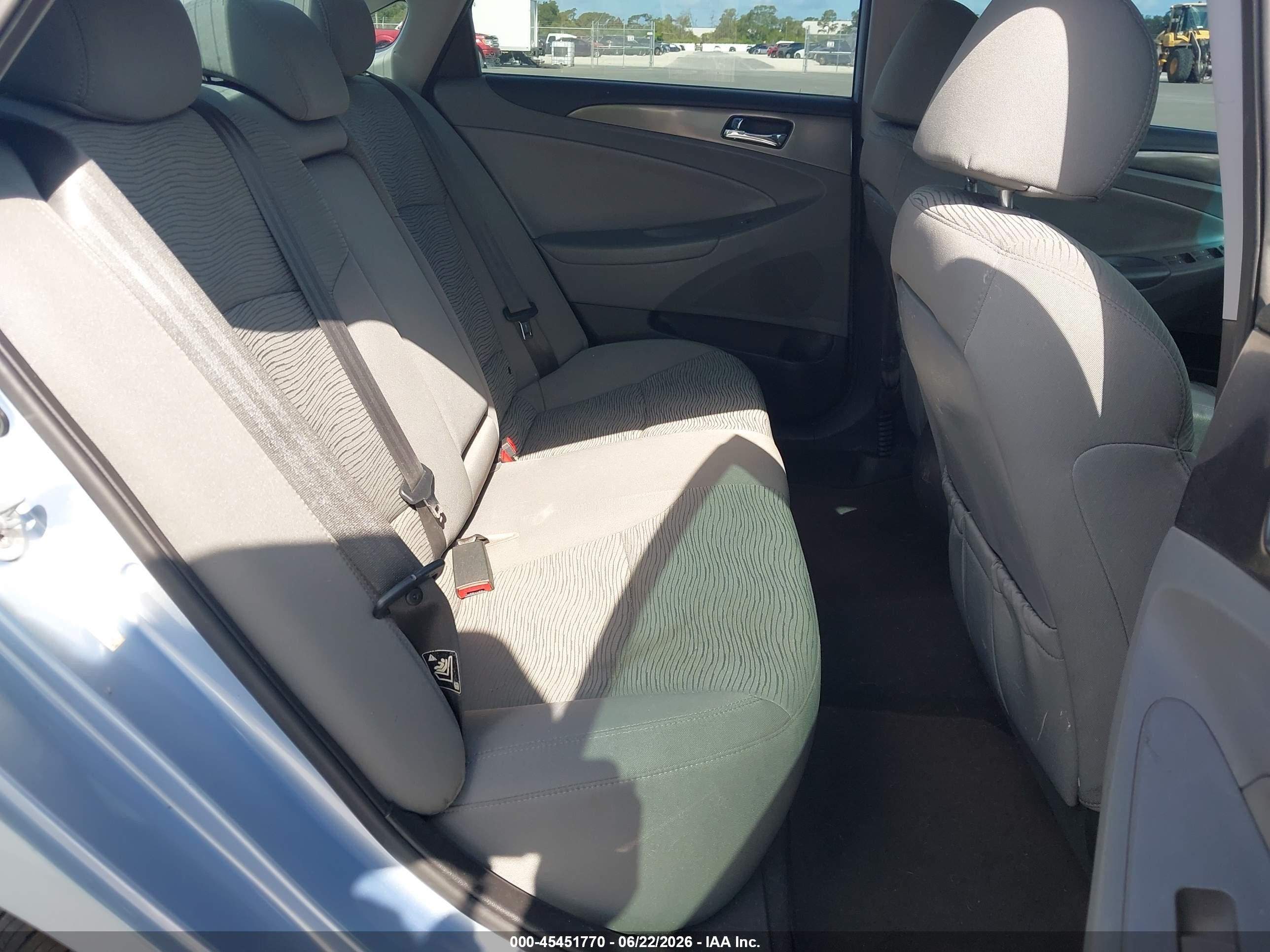 2015 Hyundai Sonata Hybrid   Blue vin: KMHEC4A43FA124929