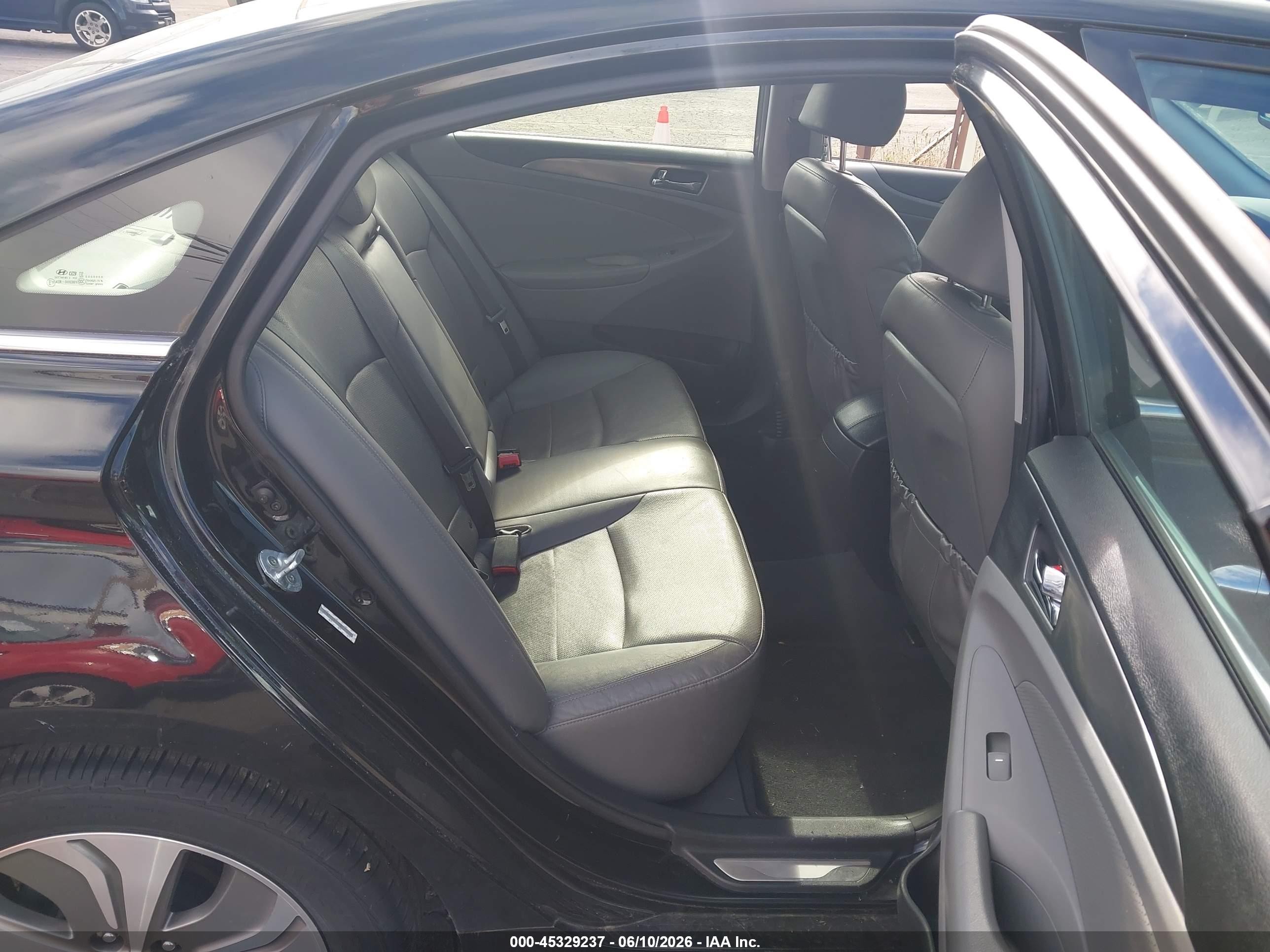 2015 Hyundai Sonata Hybrid Limited Black vin: KMHEC4A43FA127510