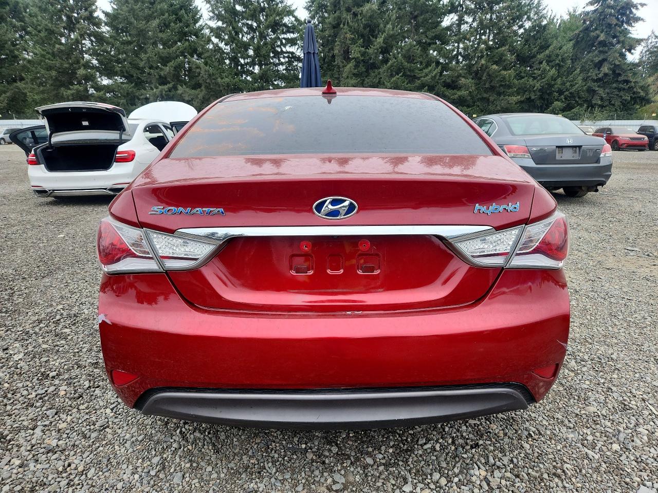 2015 Hyundai Sonata Hybrid Base Red vin: KMHEC4A43FA128379