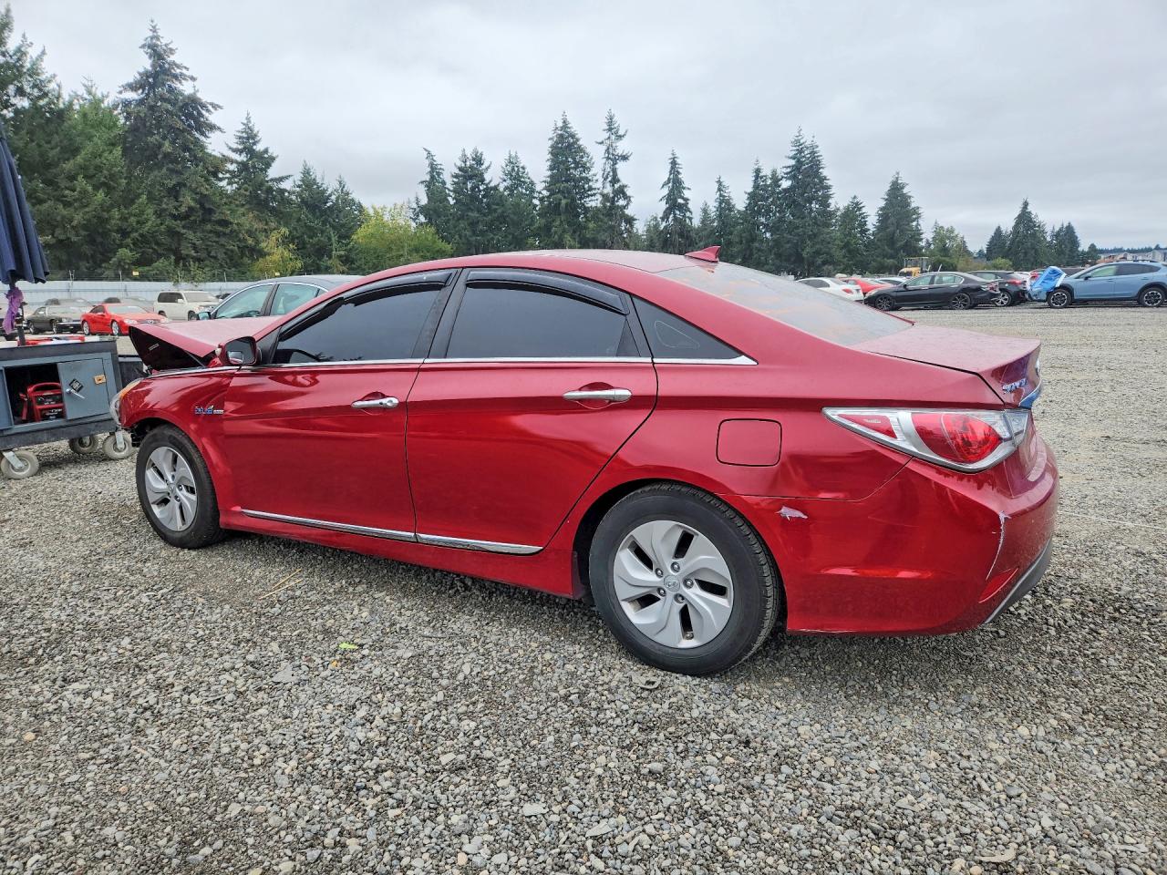 2015 Hyundai Sonata Hybrid Base Red vin: KMHEC4A43FA128379