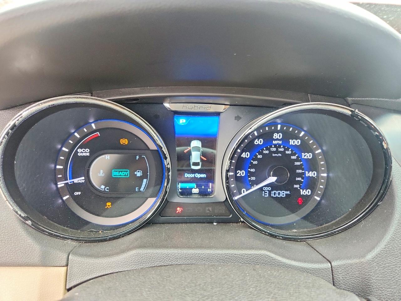 2015 Hyundai Sonata Hybrid Base Red vin: KMHEC4A43FA128379