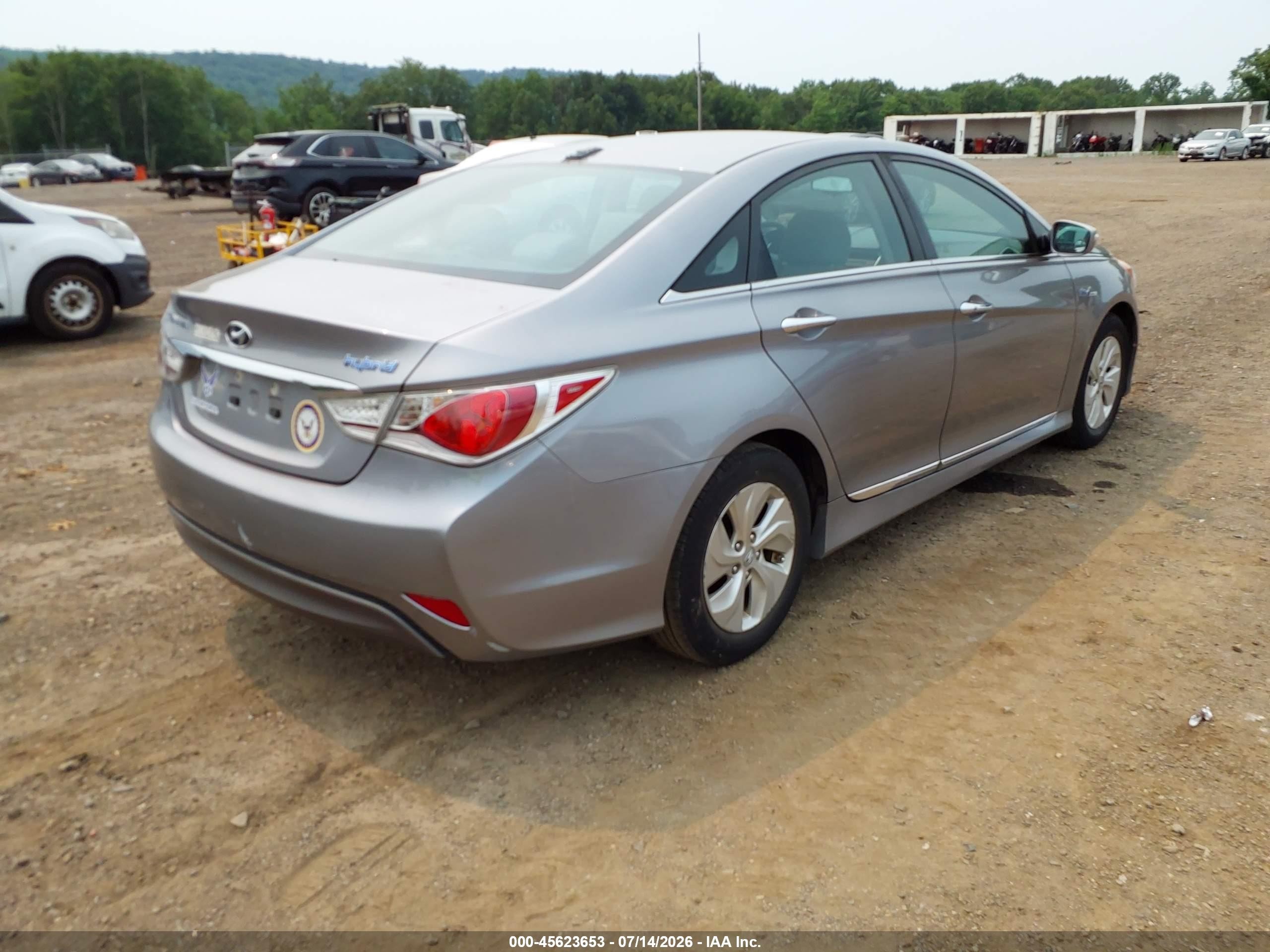 2015 Hyundai Sonata Hybrid   Серебряный vin: KMHEC4A43FA132013