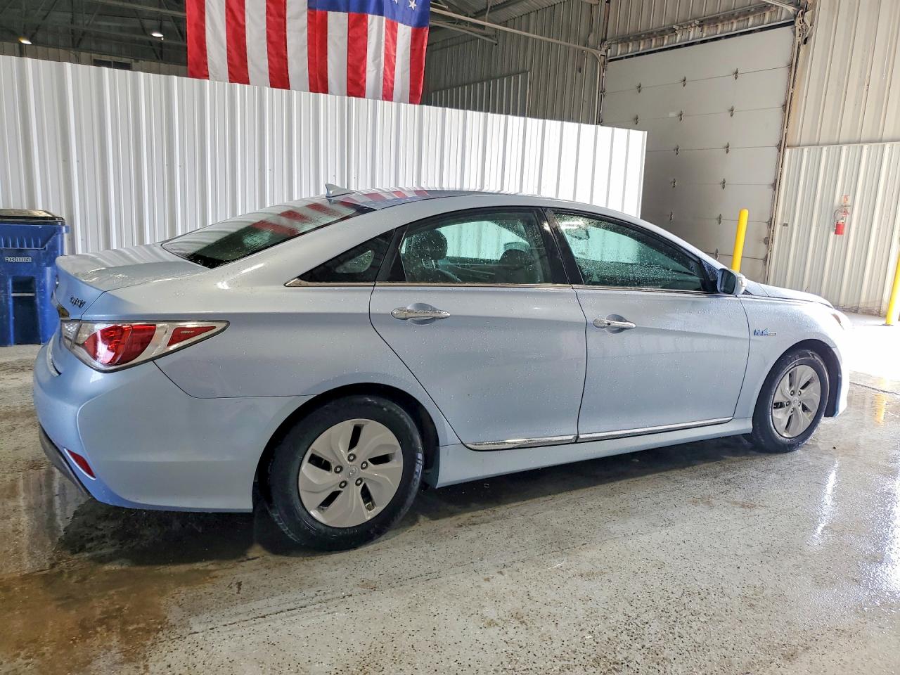 2015 Hyundai Sonata Hybrid Base Синий vin: KMHEC4A43FA134912
