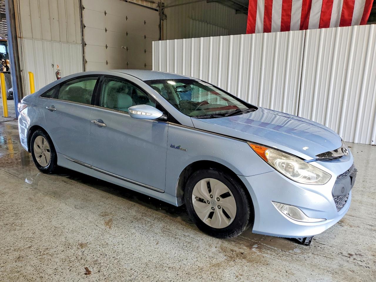 2015 Hyundai Sonata Hybrid Base Синий vin: KMHEC4A43FA134912