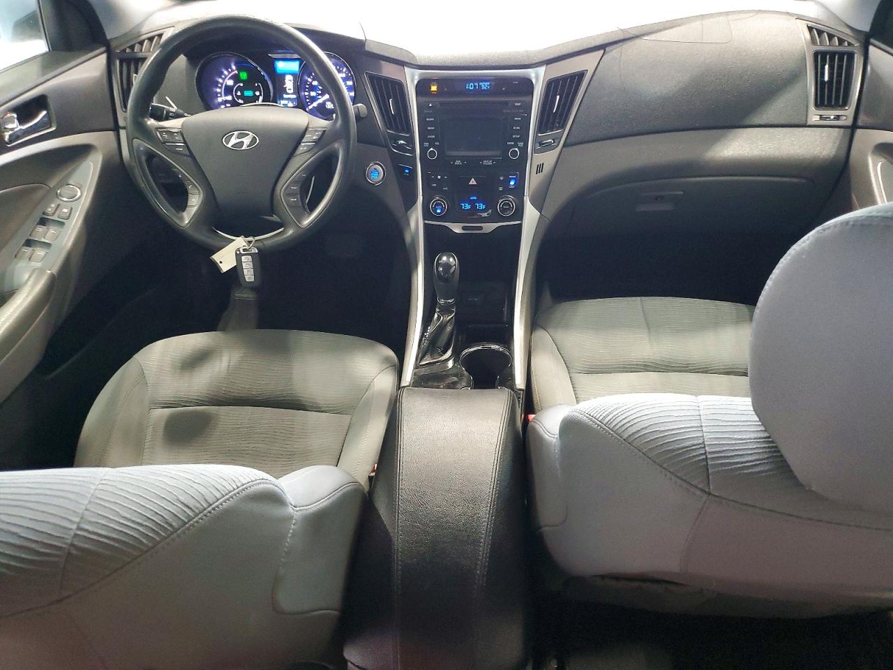 2015 Hyundai Sonata Hybrid Base Синий vin: KMHEC4A43FA134912
