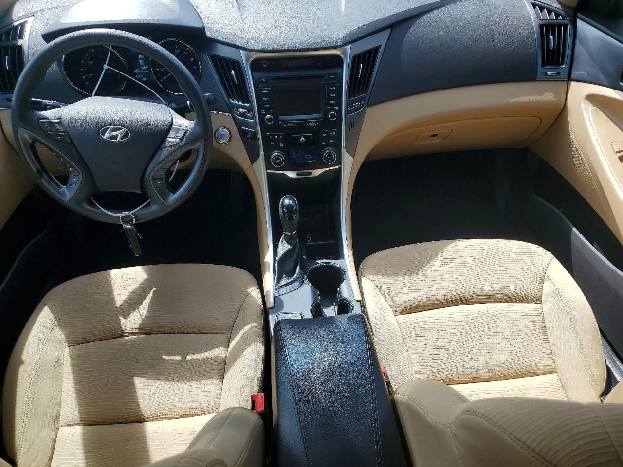 2015 Hyundai Sonata Hybrid Base Белый vin: KMHEC4A43FA135378