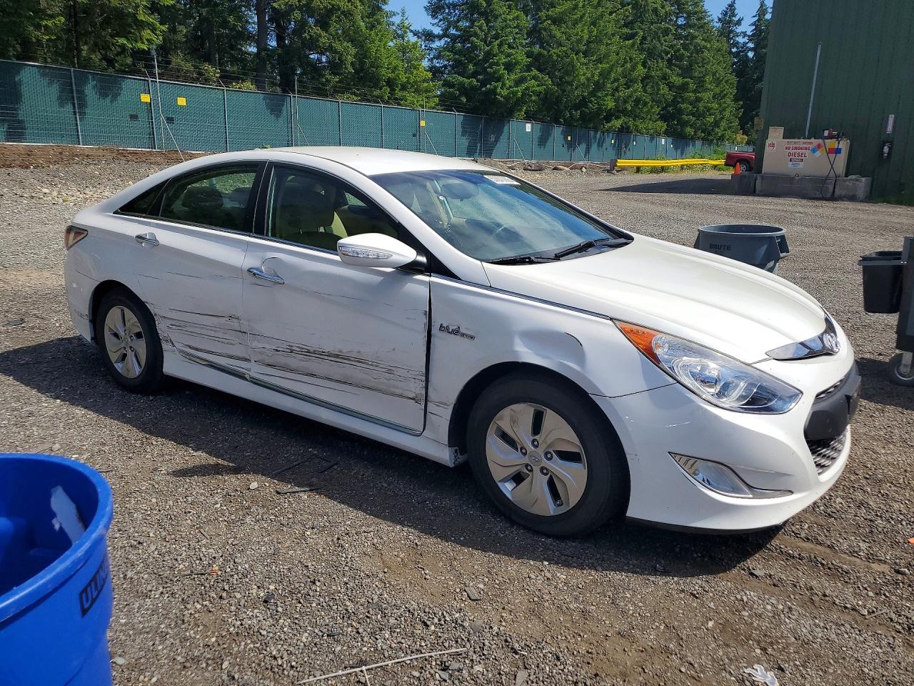 2015 Hyundai Sonata Hybrid Base Белый vin: KMHEC4A43FA135378
