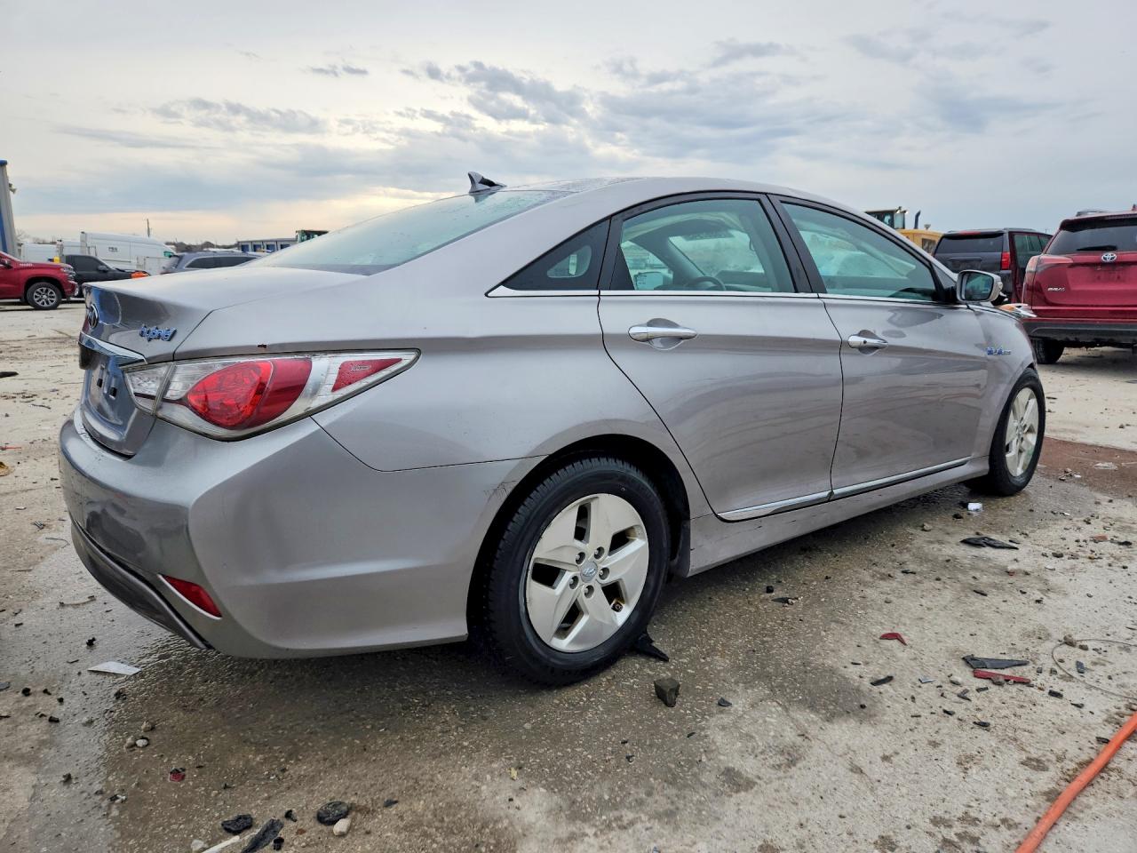 2011 Hyundai Sonata Hybrid Base Серебряный vin: KMHEC4A44BA006527