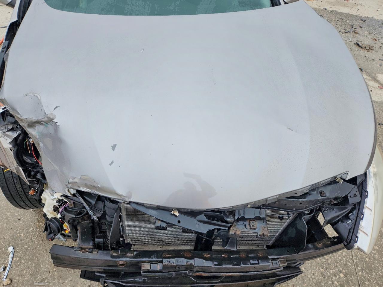 2011 Hyundai Sonata Hybrid Base Серебряный vin: KMHEC4A44BA006527