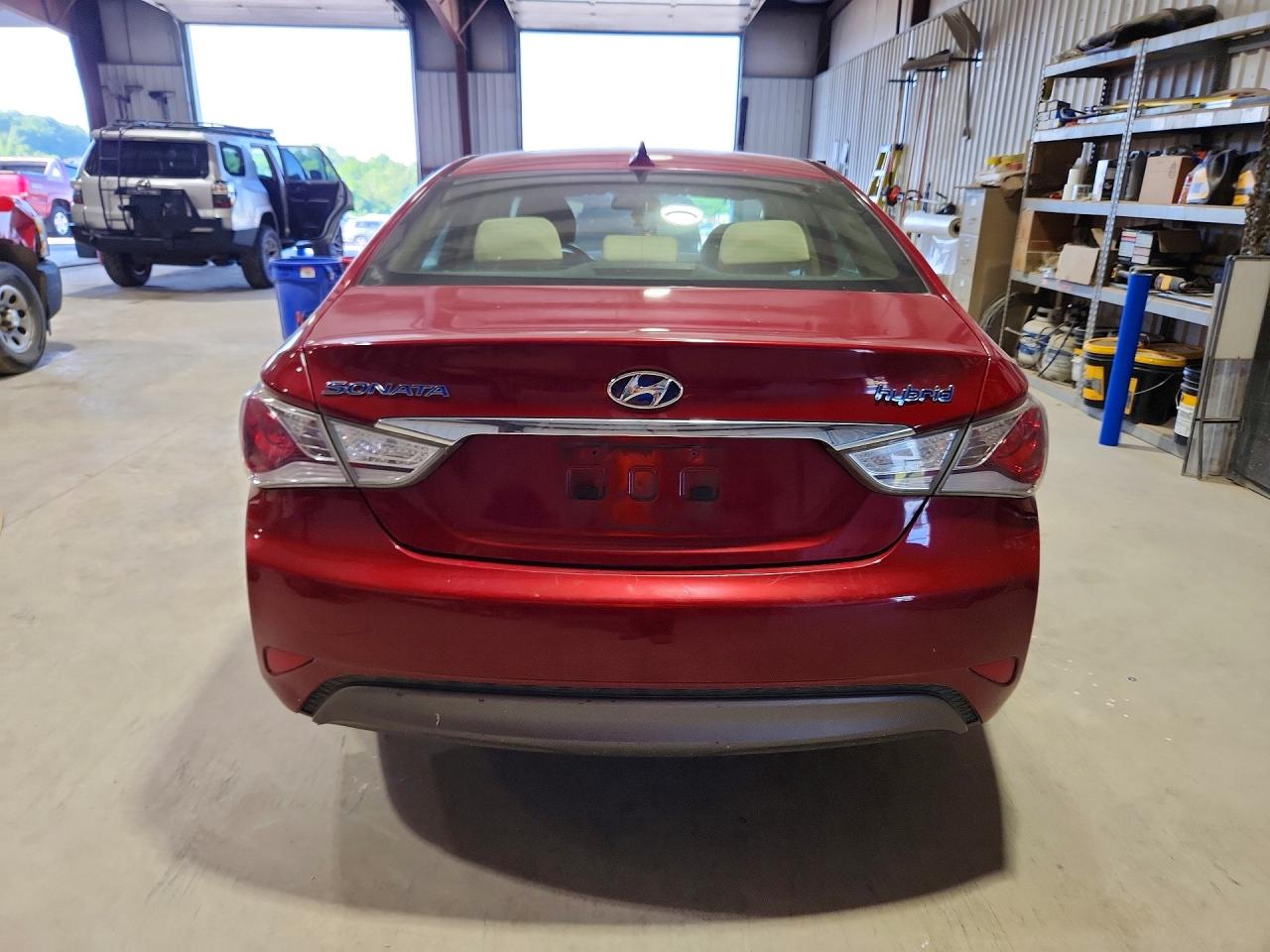 2011 Hyundai Sonata Hybrid Red vin: KMHEC4A44BA008357