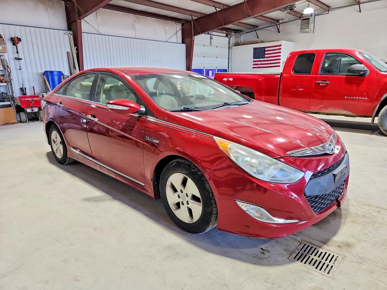 2011 Hyundai Sonata Hybrid Red vin: KMHEC4A44BA008357