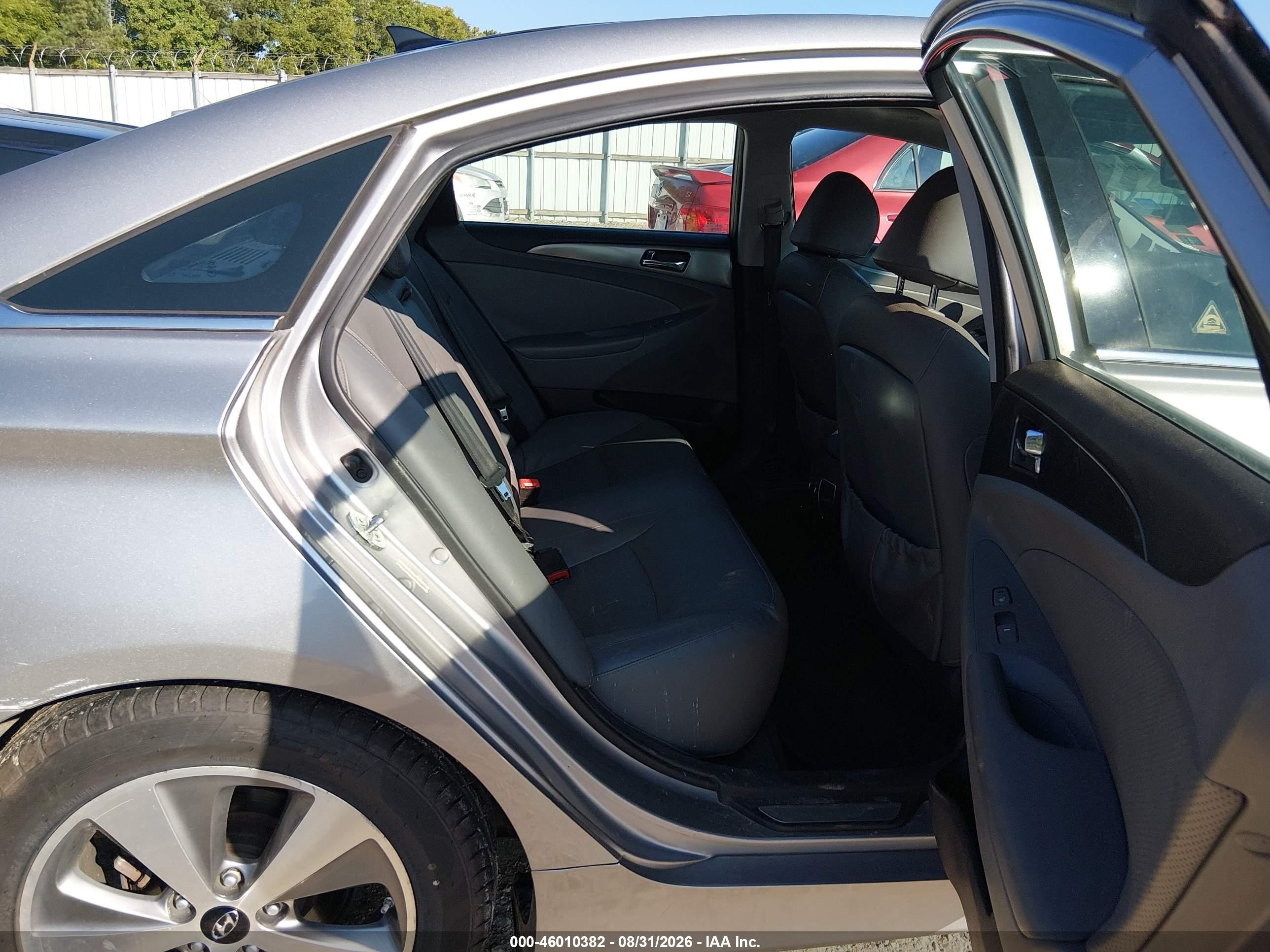 2012 Hyundai Sonata Hybrid   Серебряный vin: KMHEC4A44CA023345