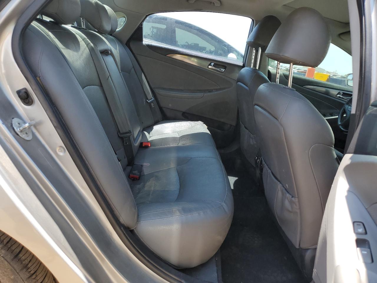 2012 Hyundai Sonata Hybrid Silver vin: KMHEC4A44CA046317