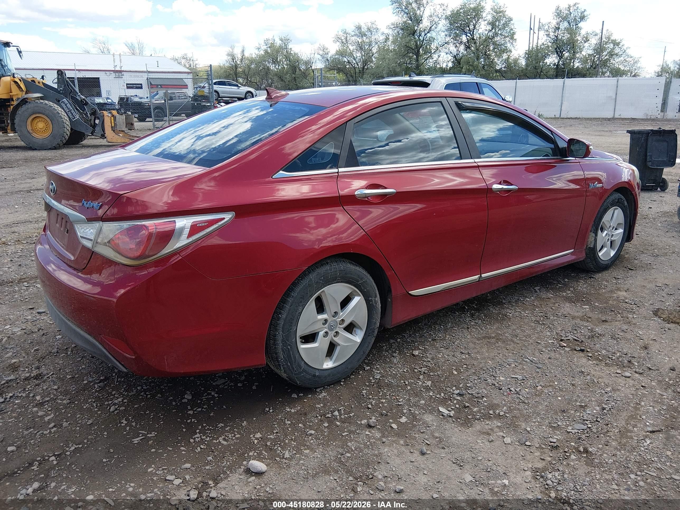 2012 Hyundai Sonata Hybrid   Red vin: KMHEC4A44CA056992