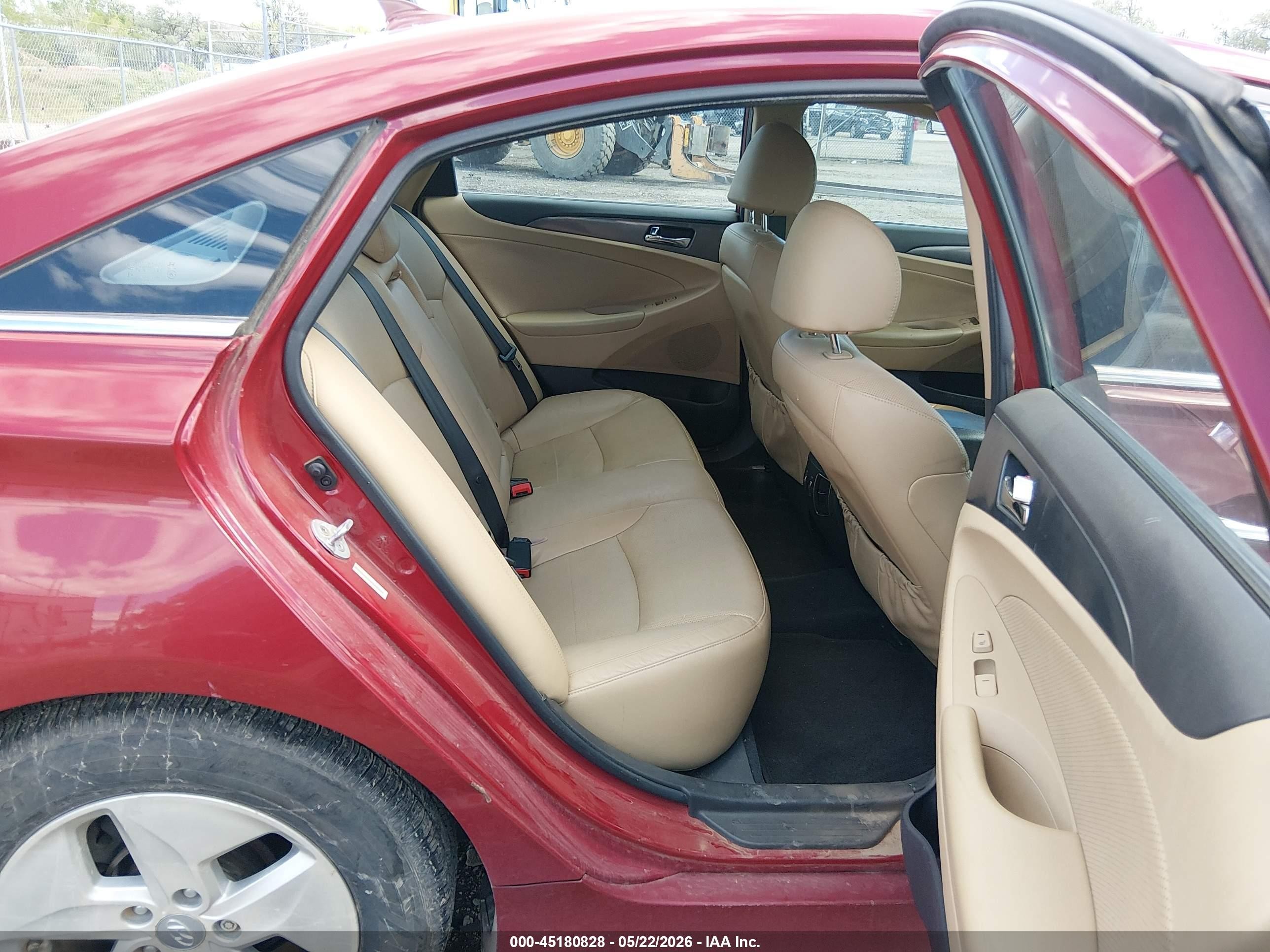 2012 Hyundai Sonata Hybrid   Red vin: KMHEC4A44CA056992